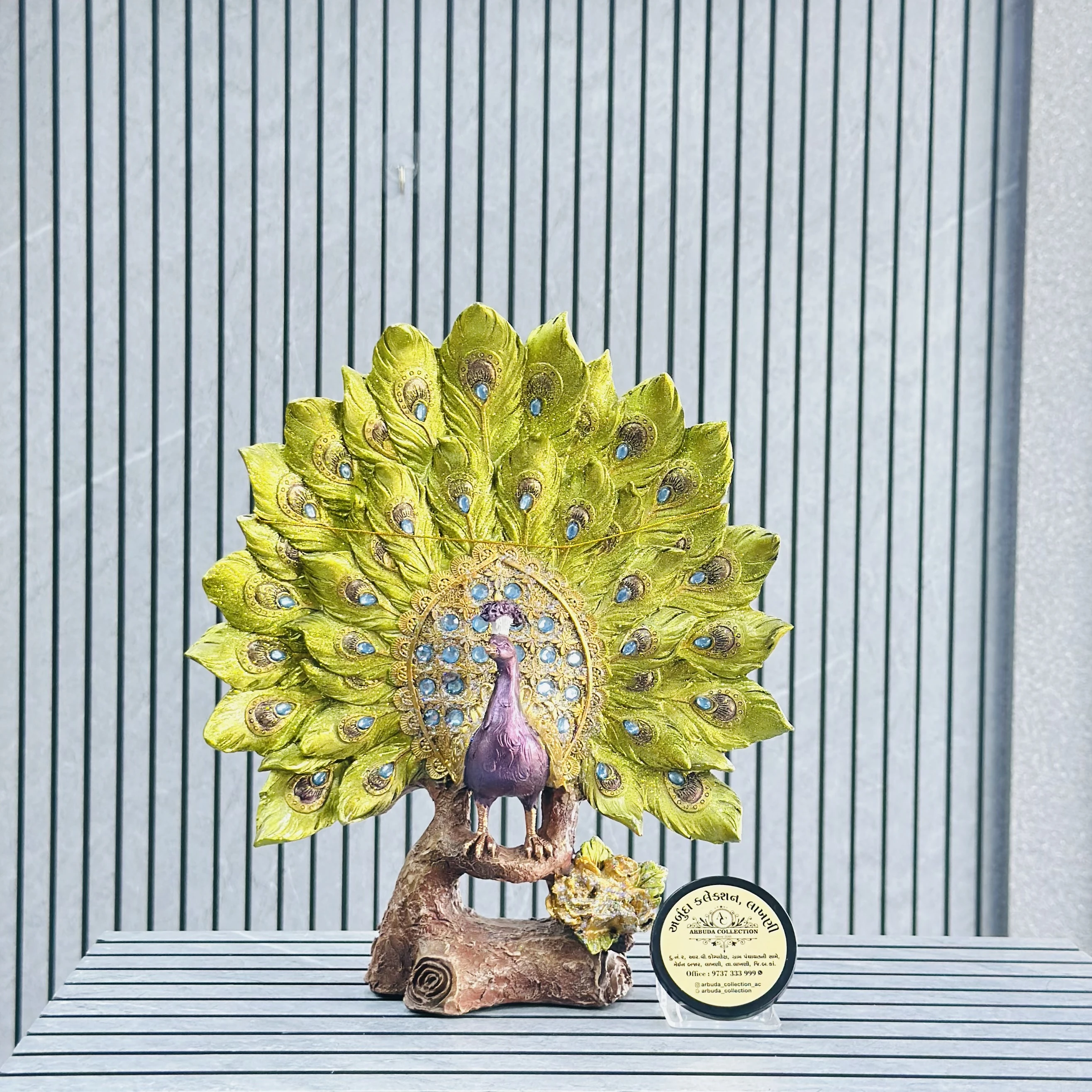Peacock pride showpiece