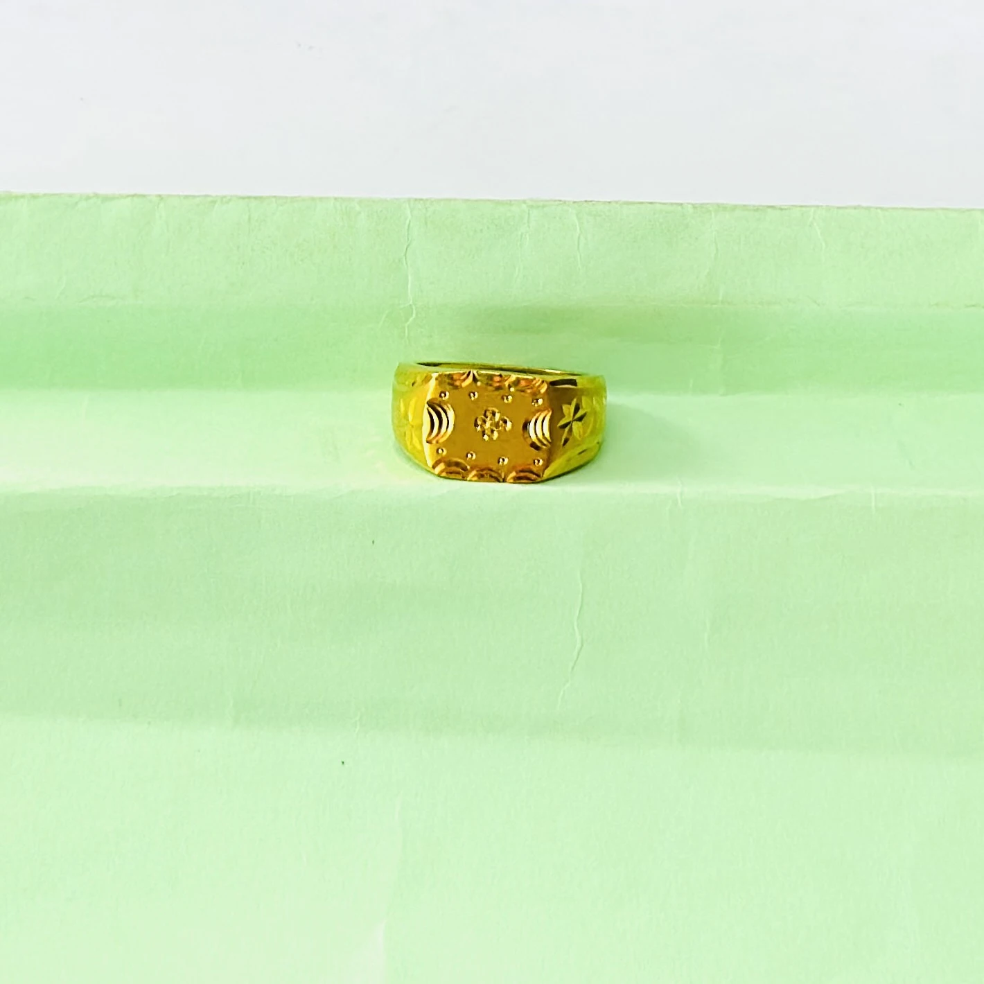 Jewellers 22 kt yellow gold ring for men.