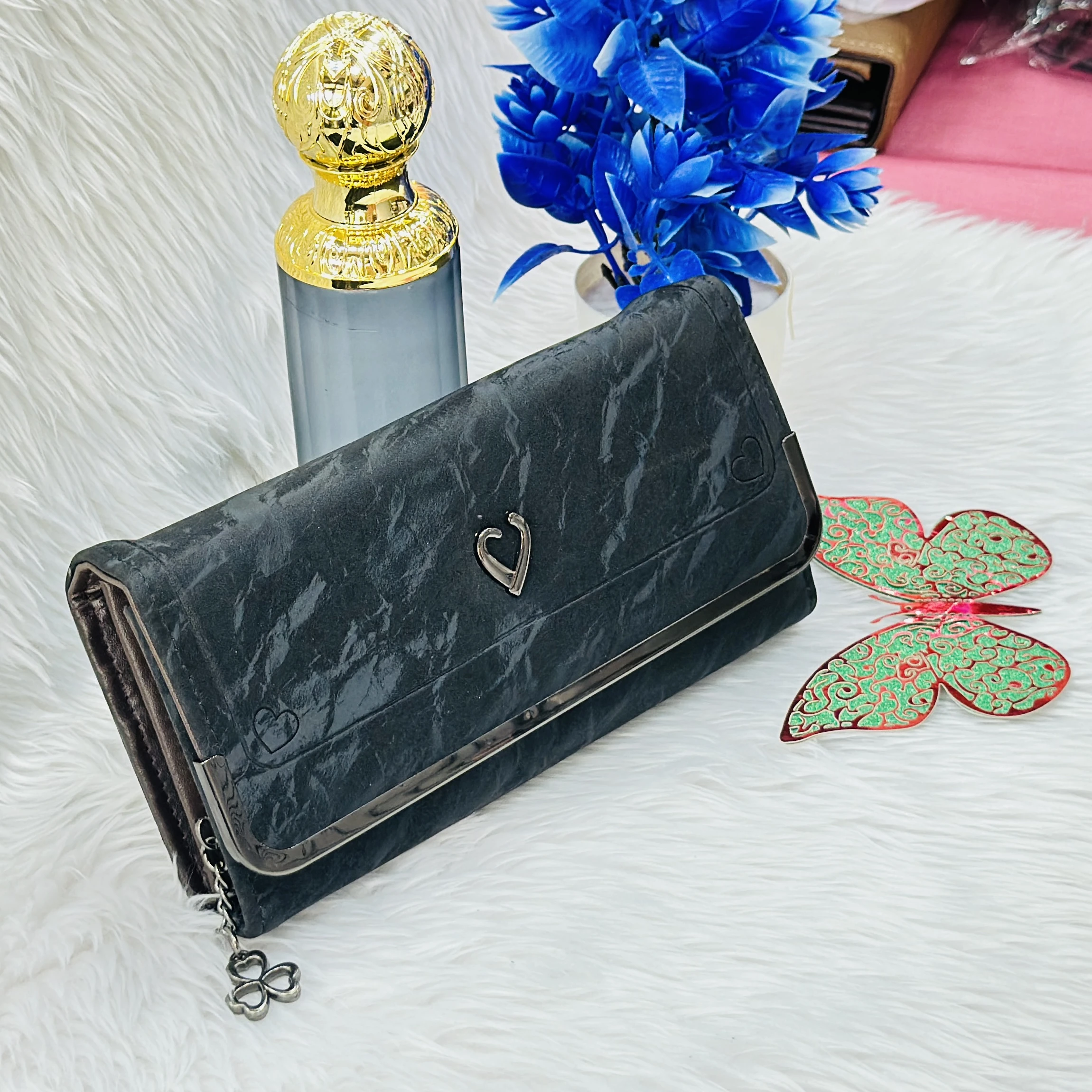 Black textured women's clutch wallet