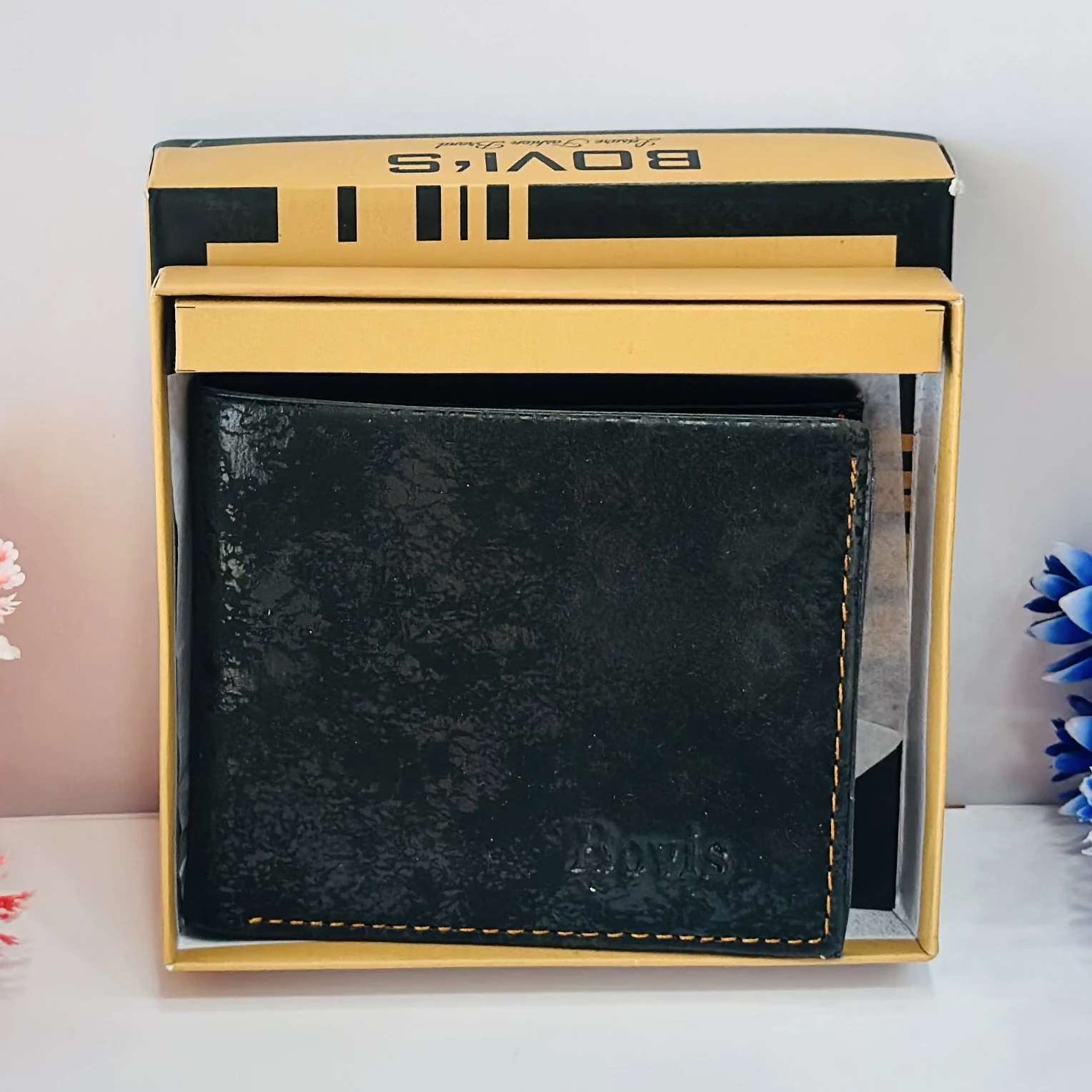 Bovis men's genuine leather wallet in black.
