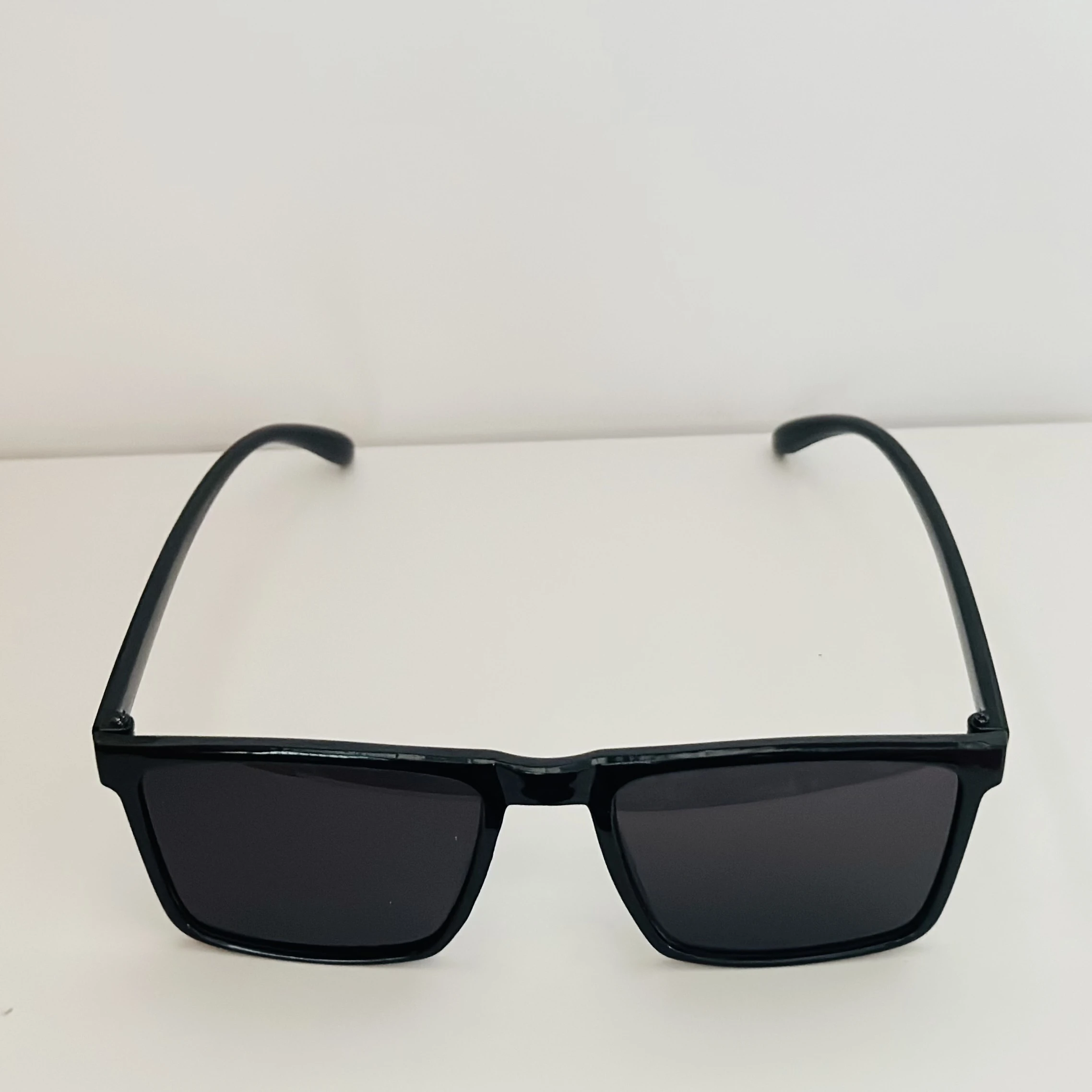 Black square sunglasses