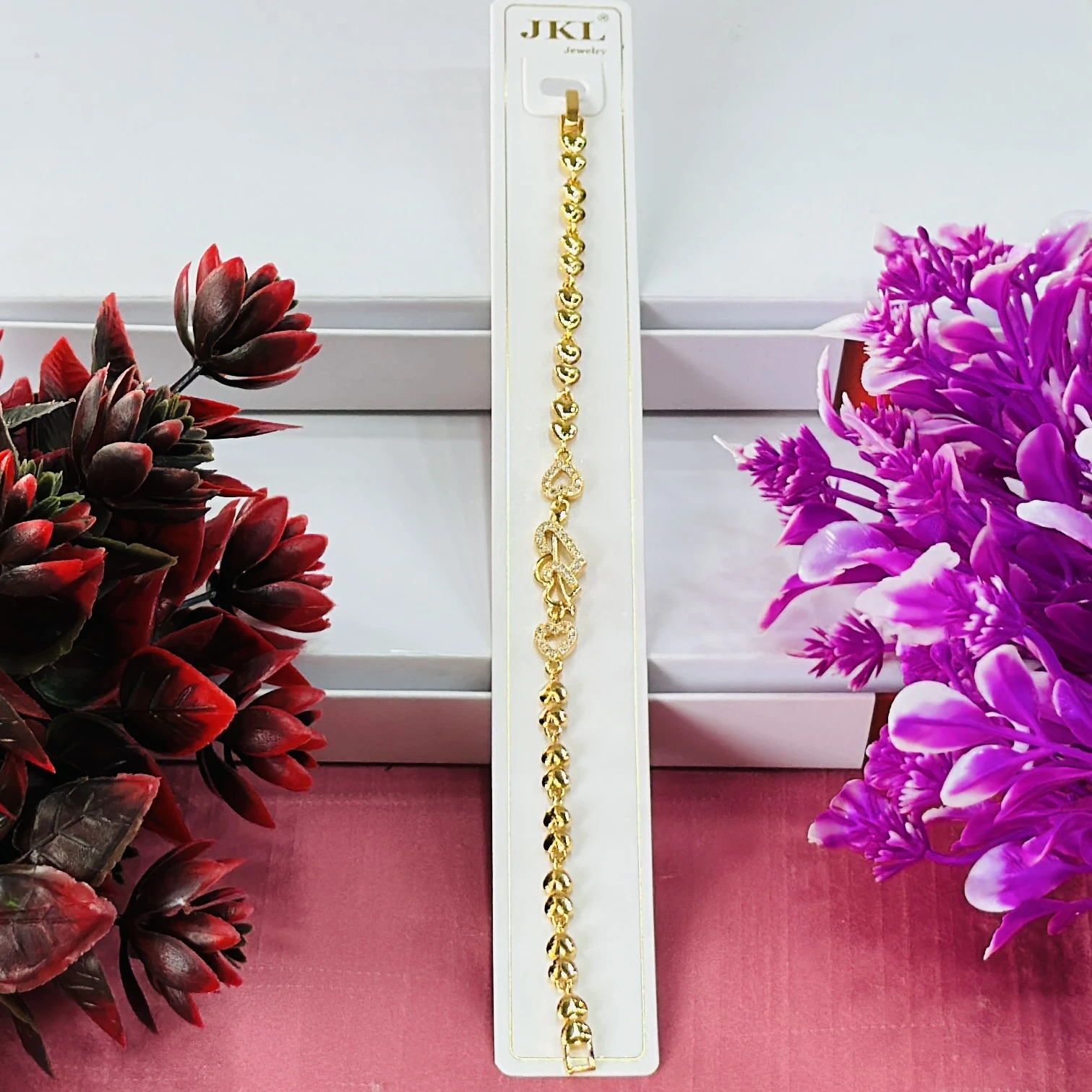 Gold -toned heart-link bracelet.