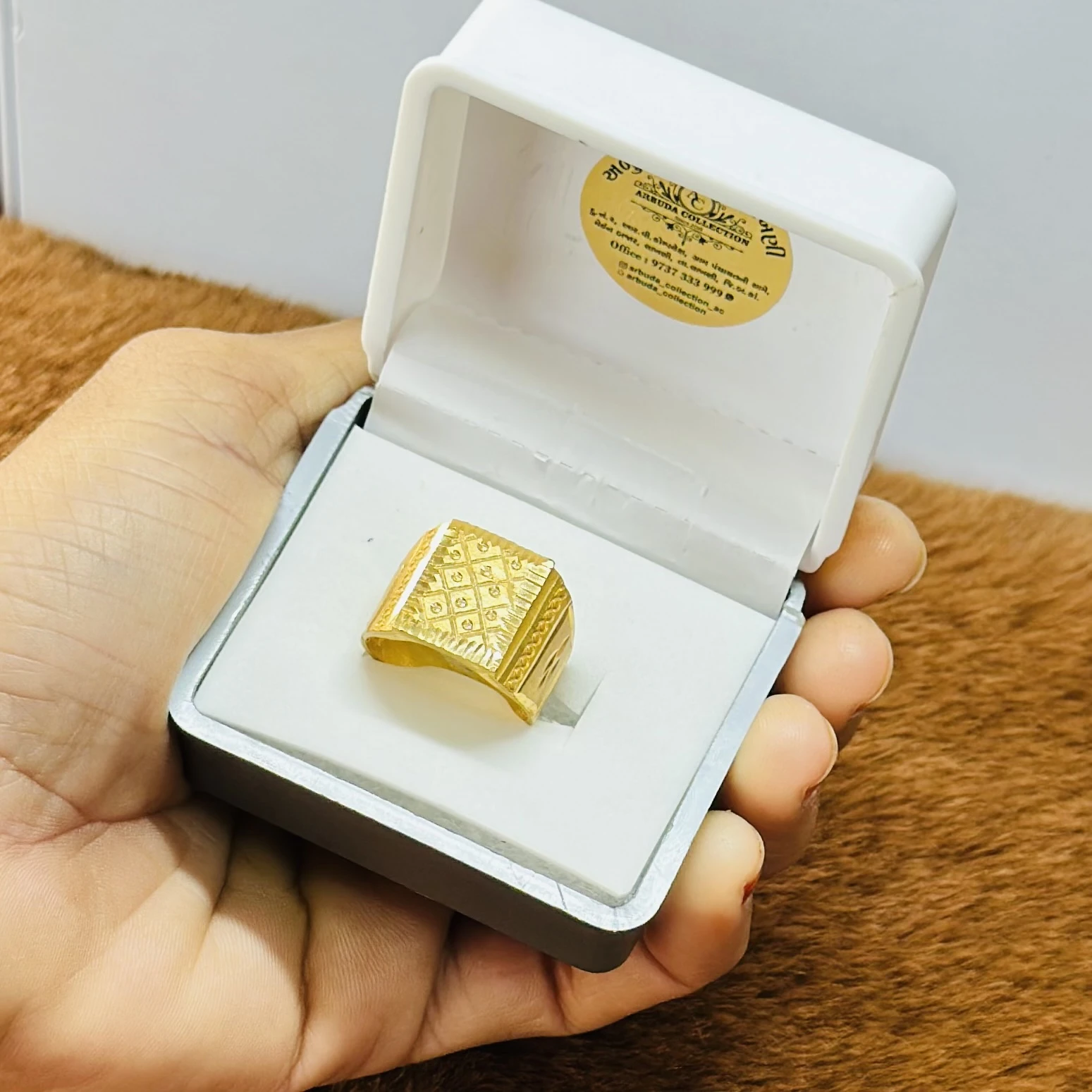 Chandra Jewellers 22kt yellow gold men's ring.