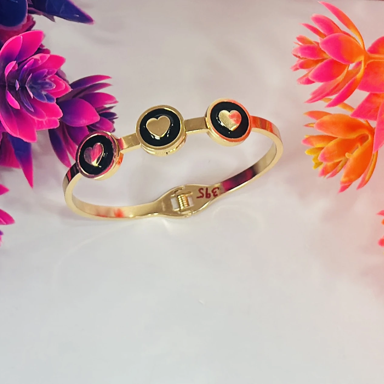 Golden pulse heartline bracelet