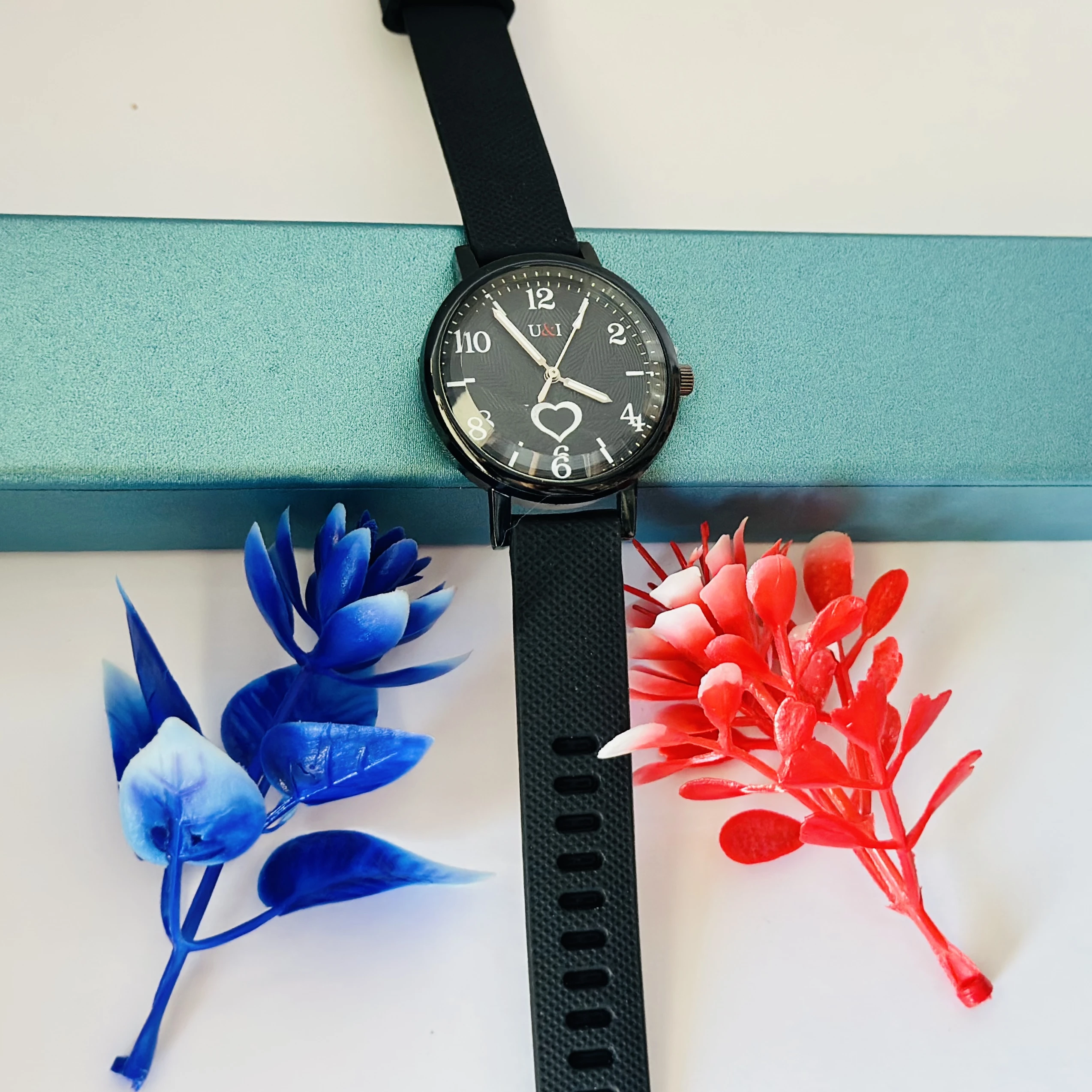 fashionable women's quartz watch
