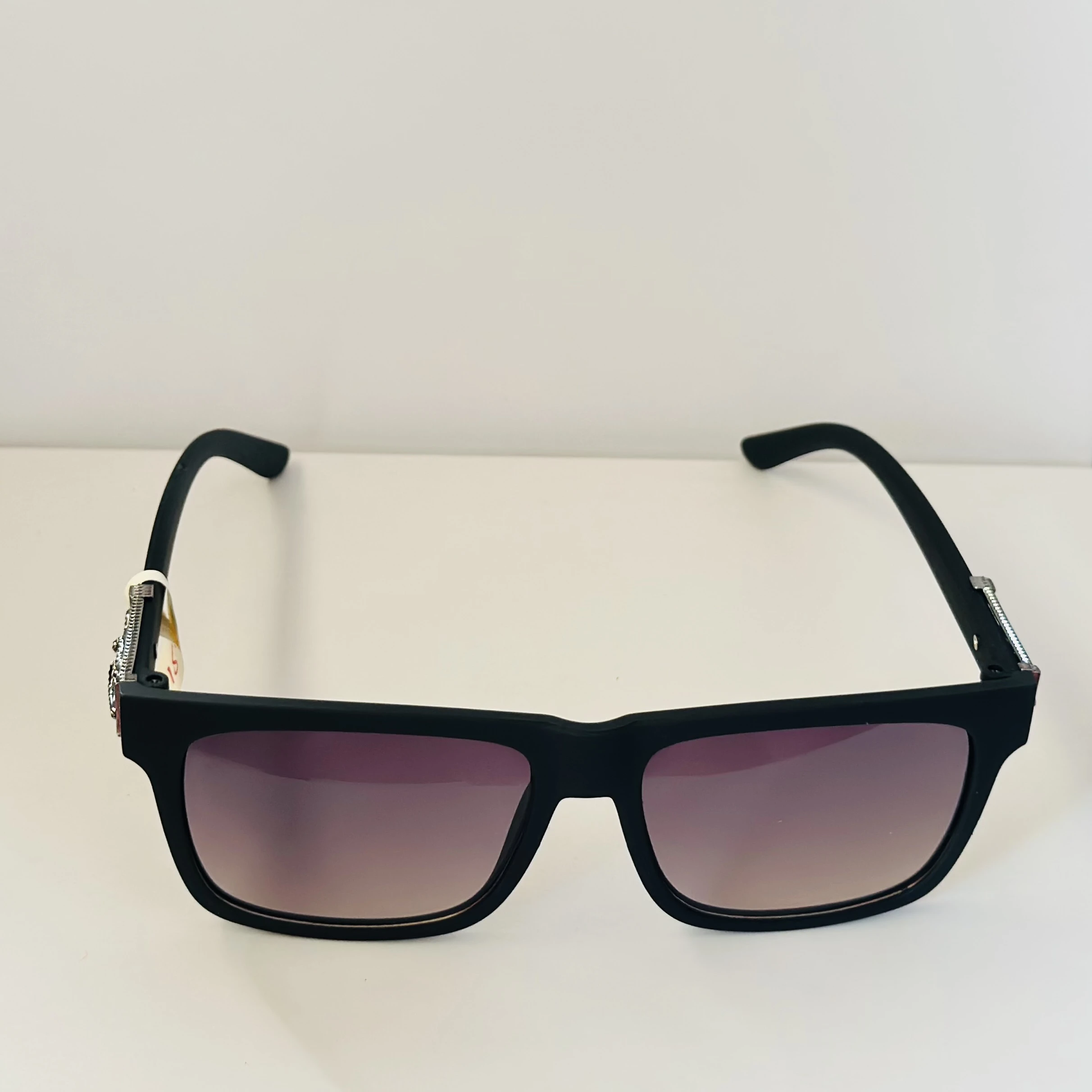 Retro horn-rimmed square sunglasses