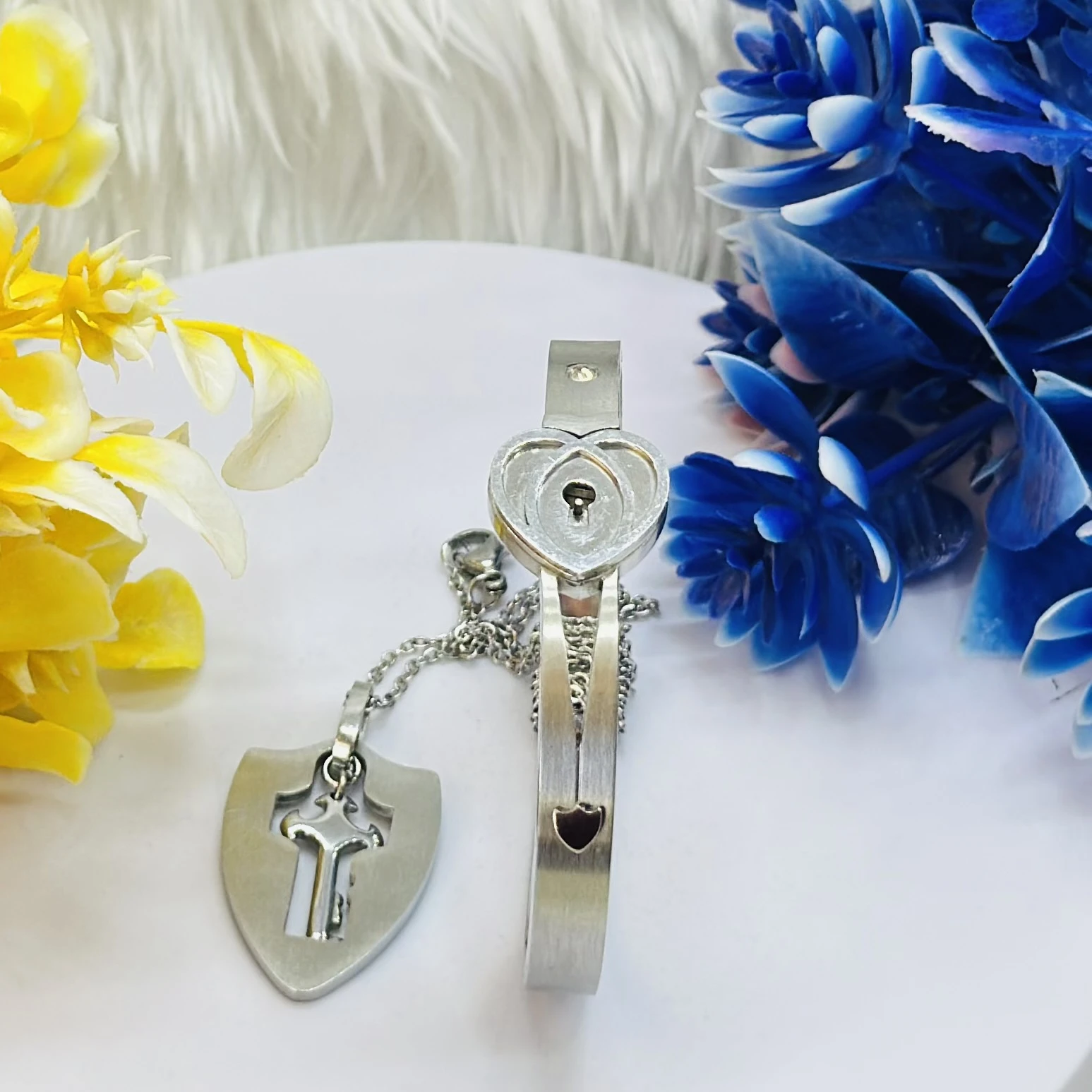stainless steel lock bracelet and shield key pendant necklace set for couples.