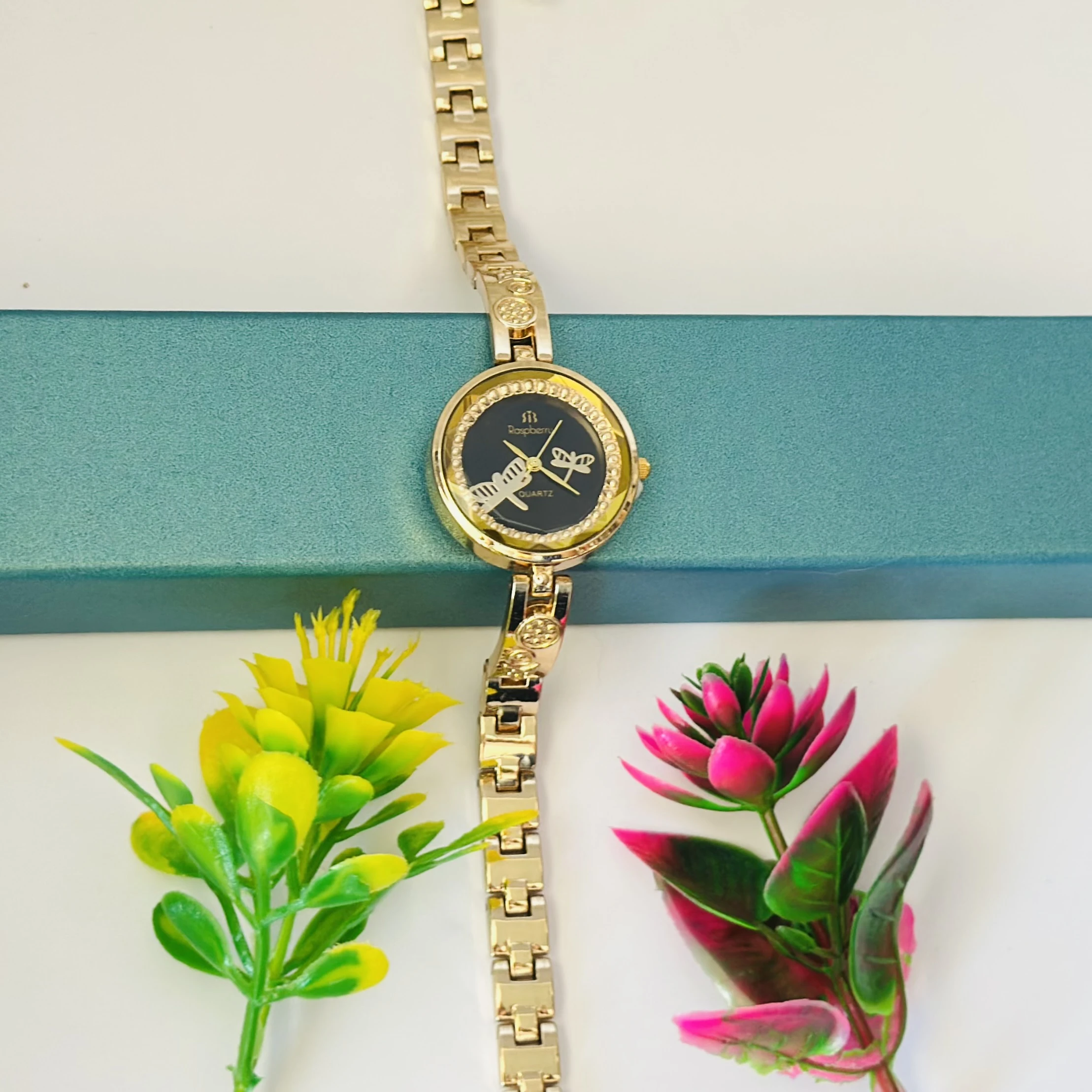 Women Printed Dial & Stainless Steel Bracelet Style Straps Analogue Watch.