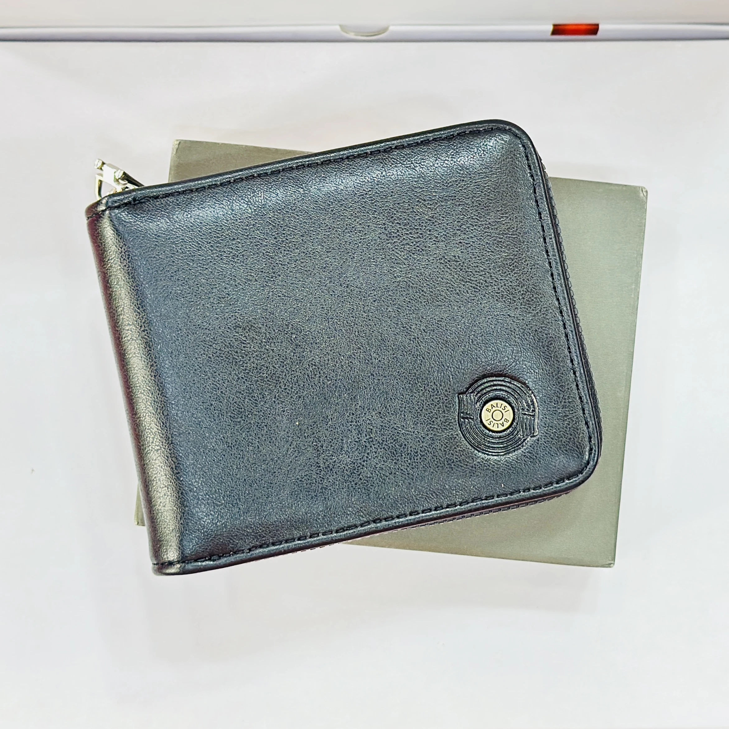 Black leather men's bifold wallet