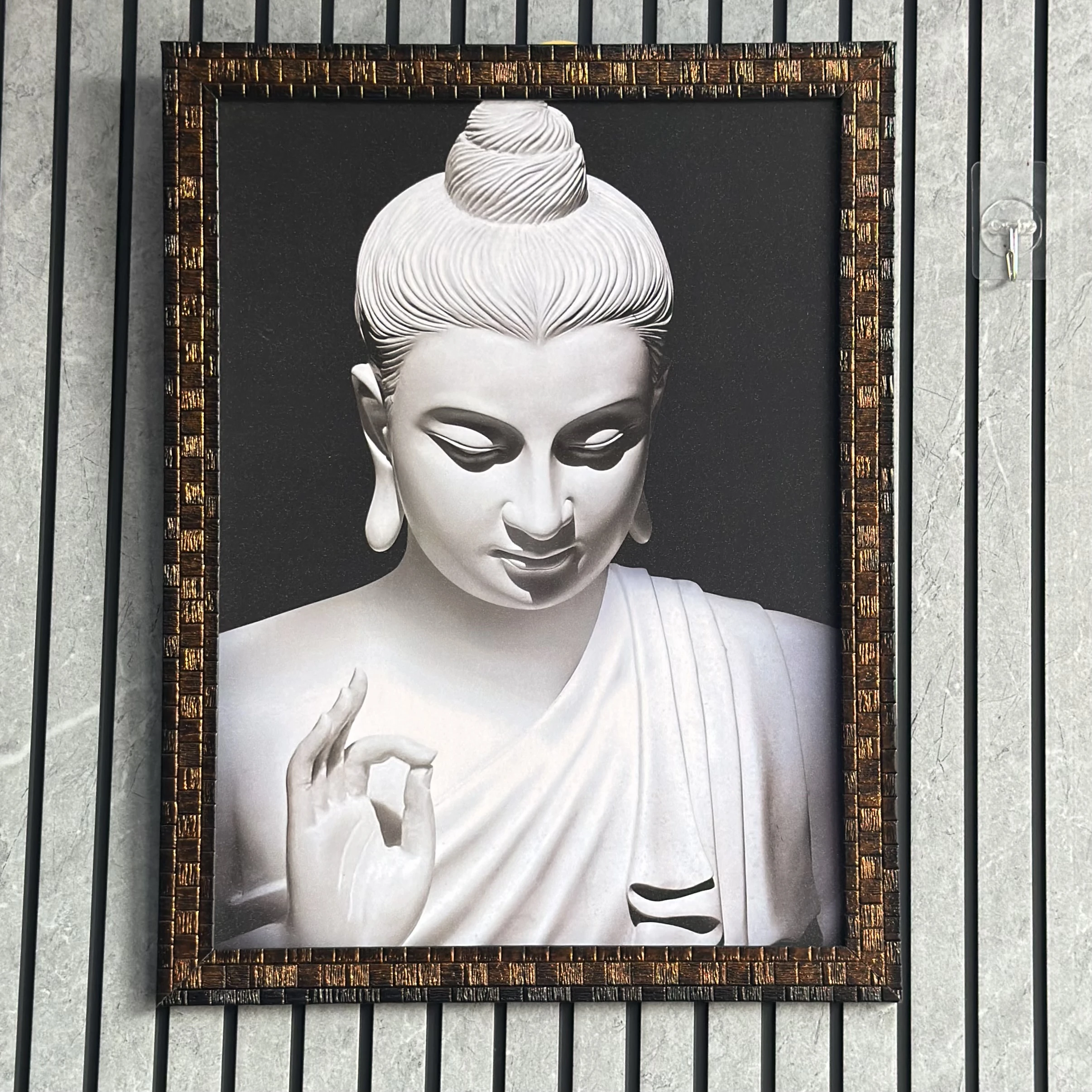 Wall art depicting a statue of Buddha. (SKU-AMKNZY)