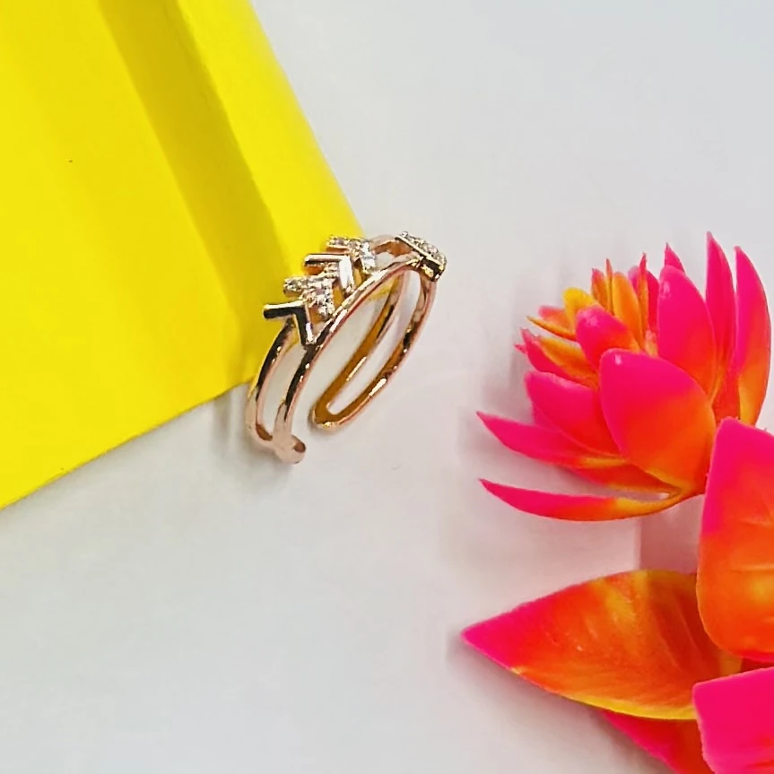 Rose gold-toned women's finger ring