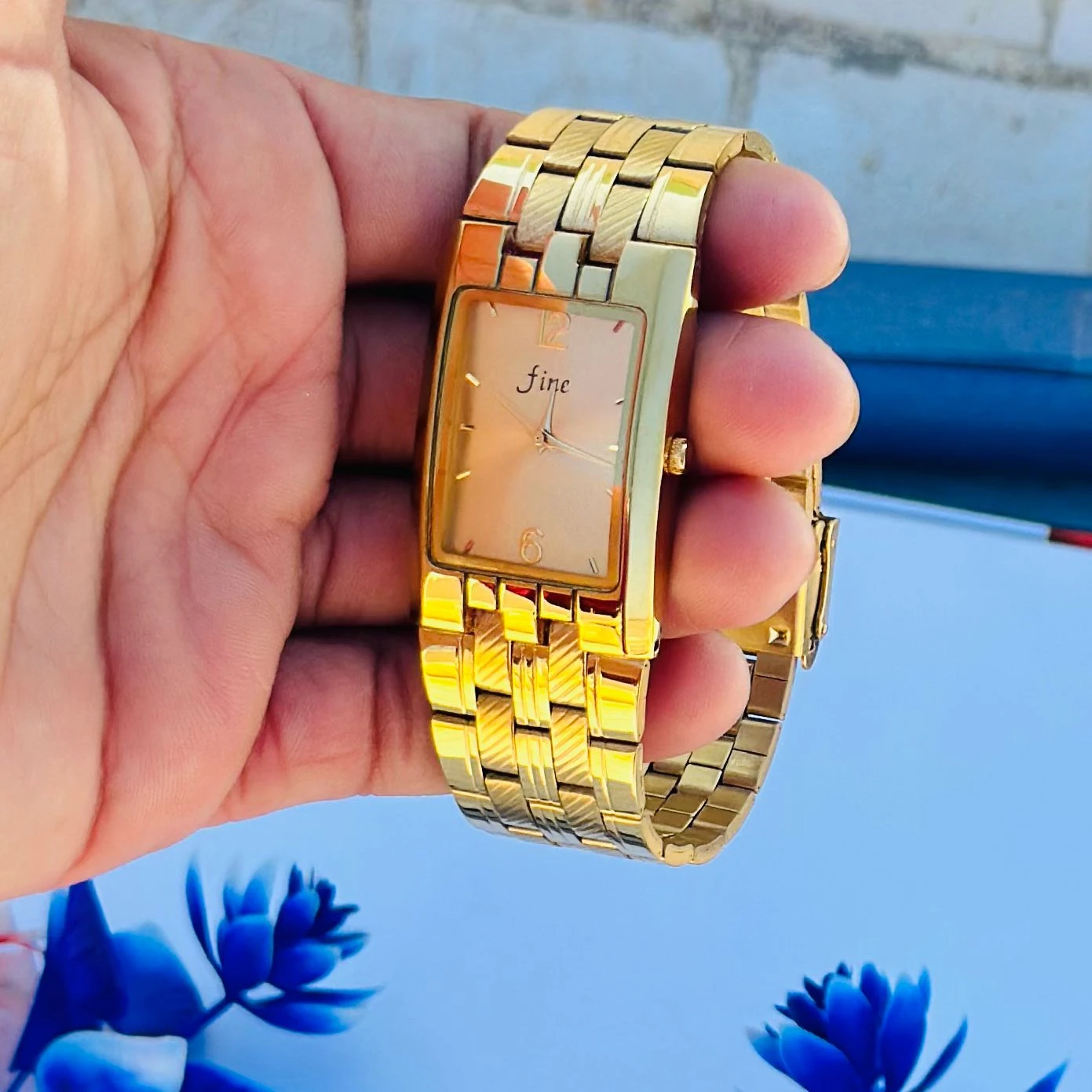 Golden Design analog watch