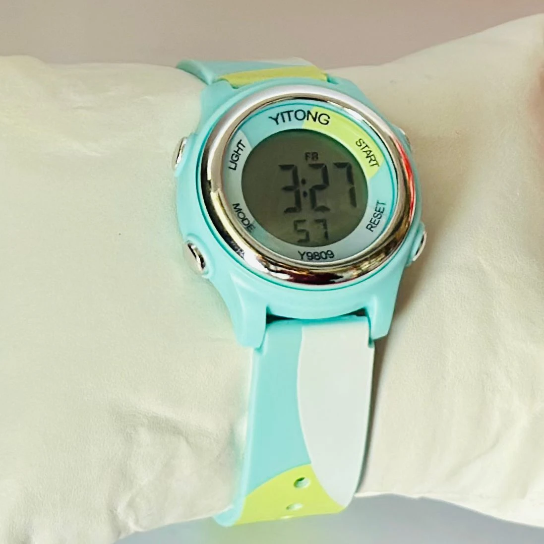 Yitong digital sports watch