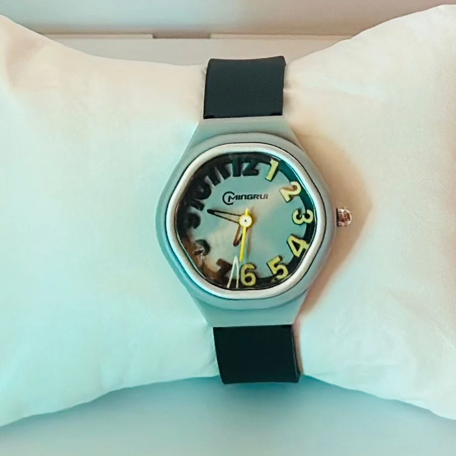 Mingrui analog watch with an asymmetric, "melted" dial and black silicone strap.