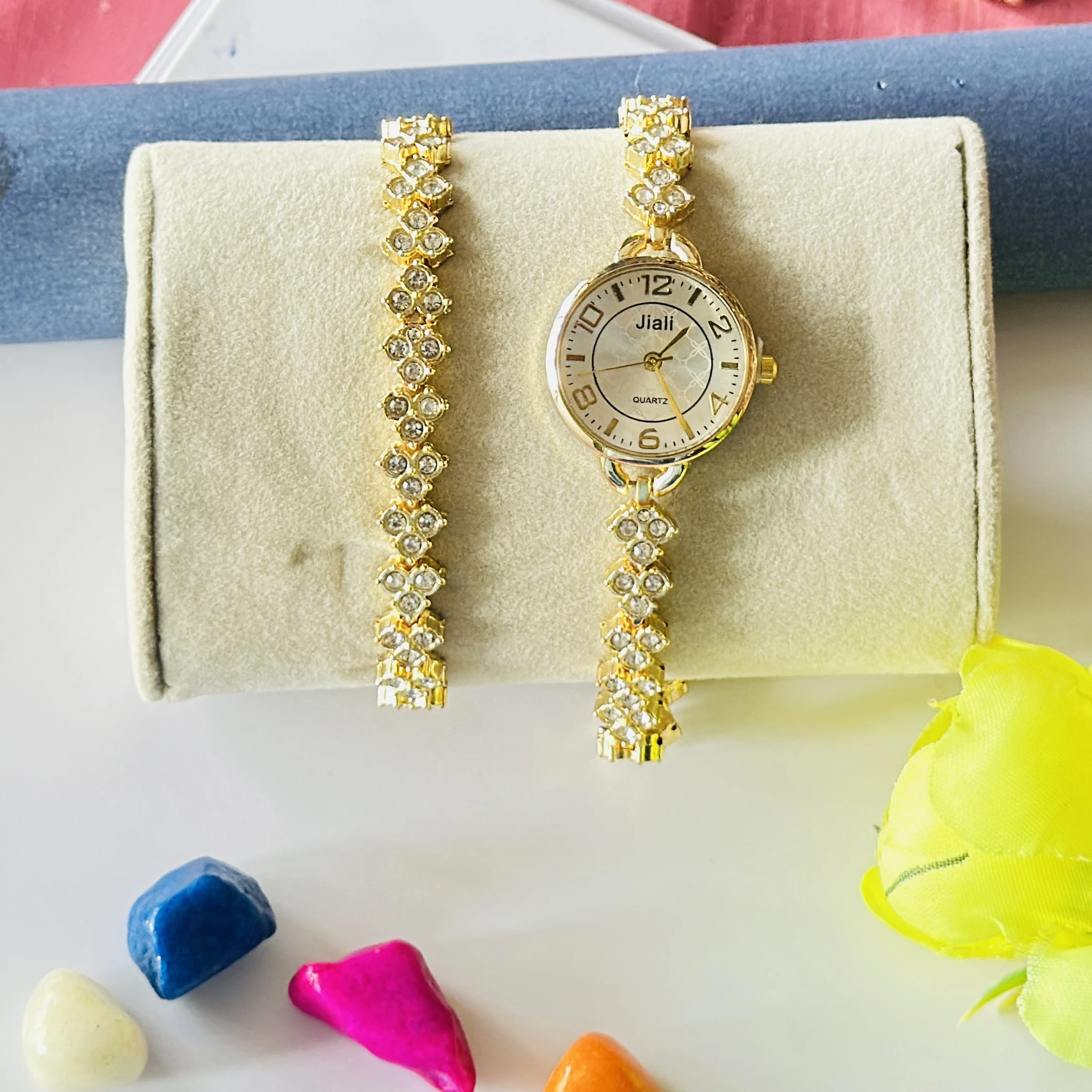 Jiali quartz wristwatch and matching bracelet set