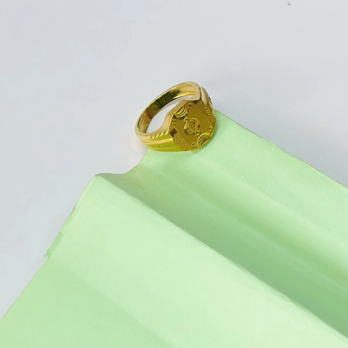 Jewellers 22 kt yellow gold ring for men.