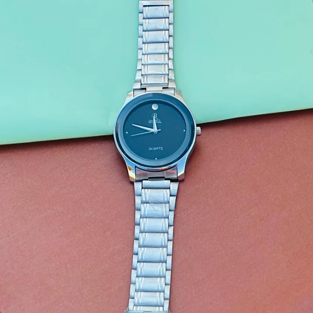Silver analog watch For man’s