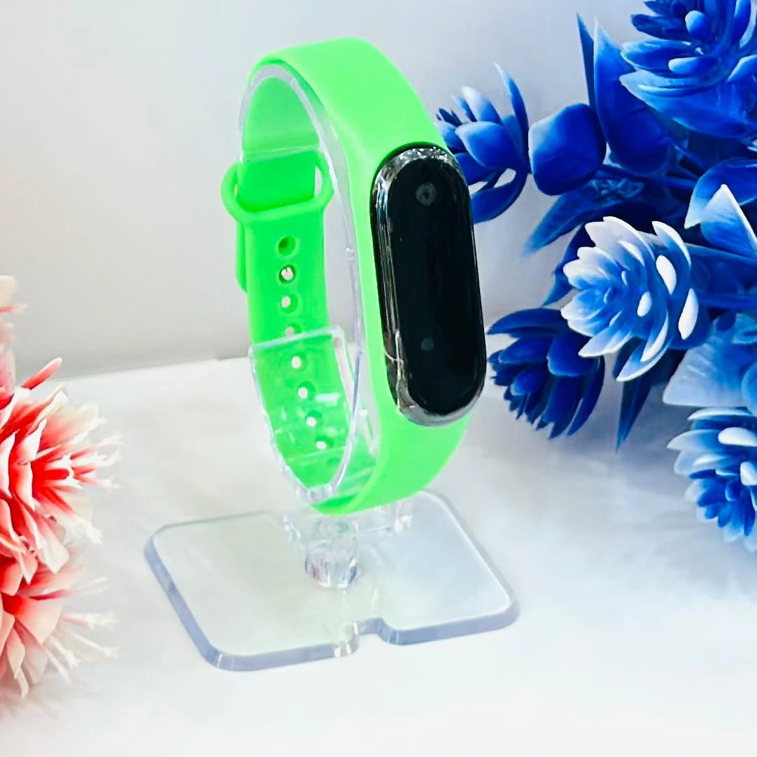 appears to be an Aquarius AQ112 fitness tracker in green