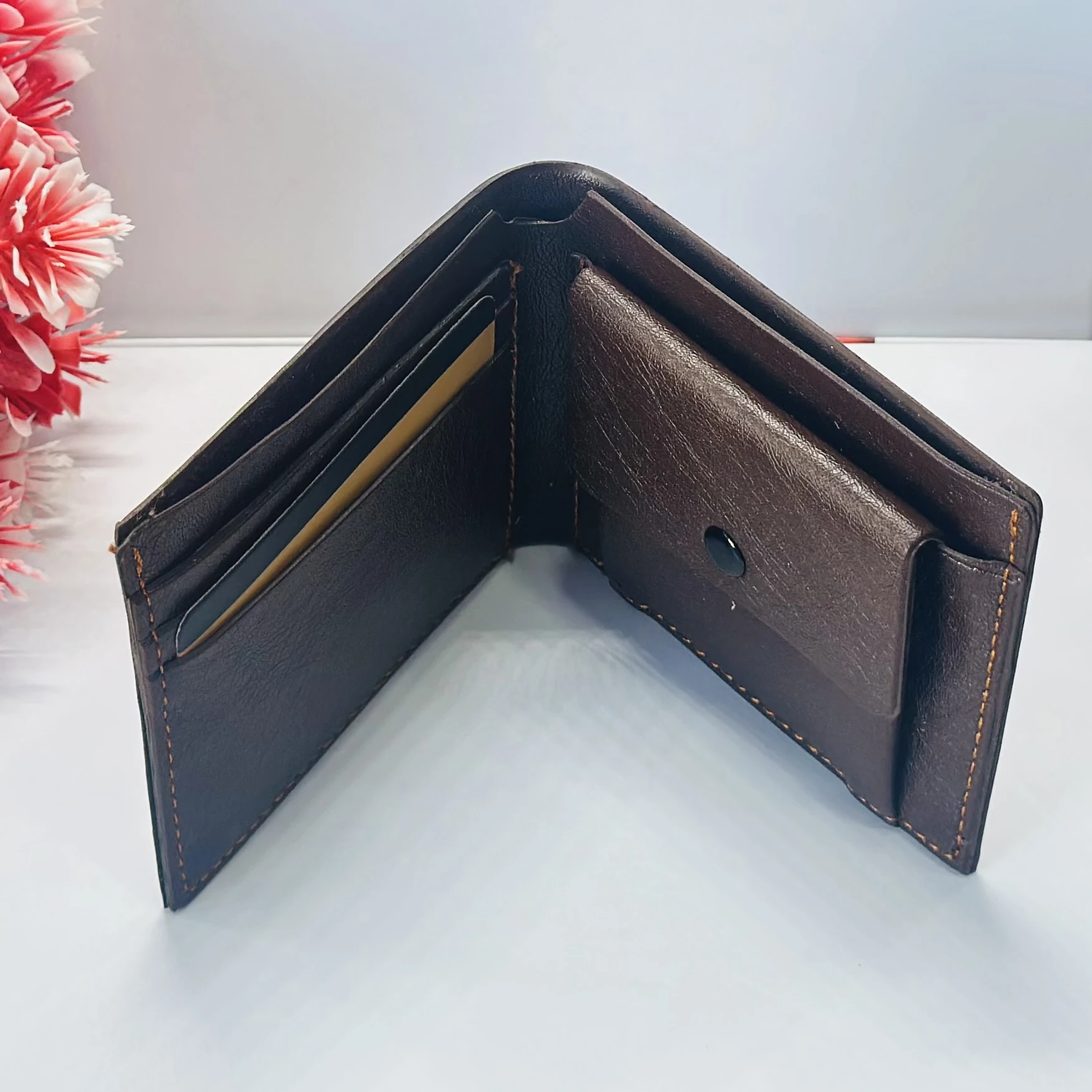 Bovi's men's brown genuine leather wallet.