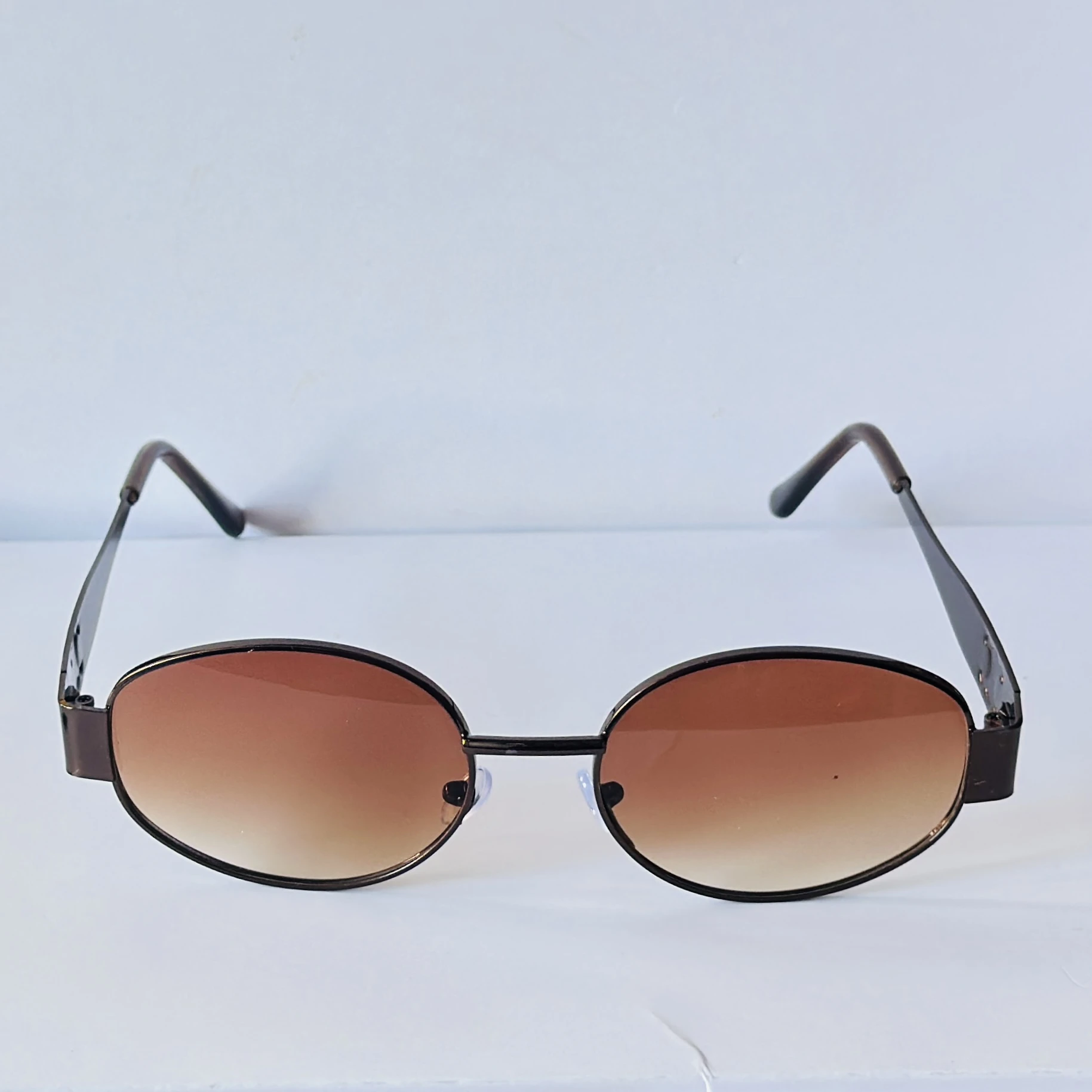 vintage-style oval sunglasses