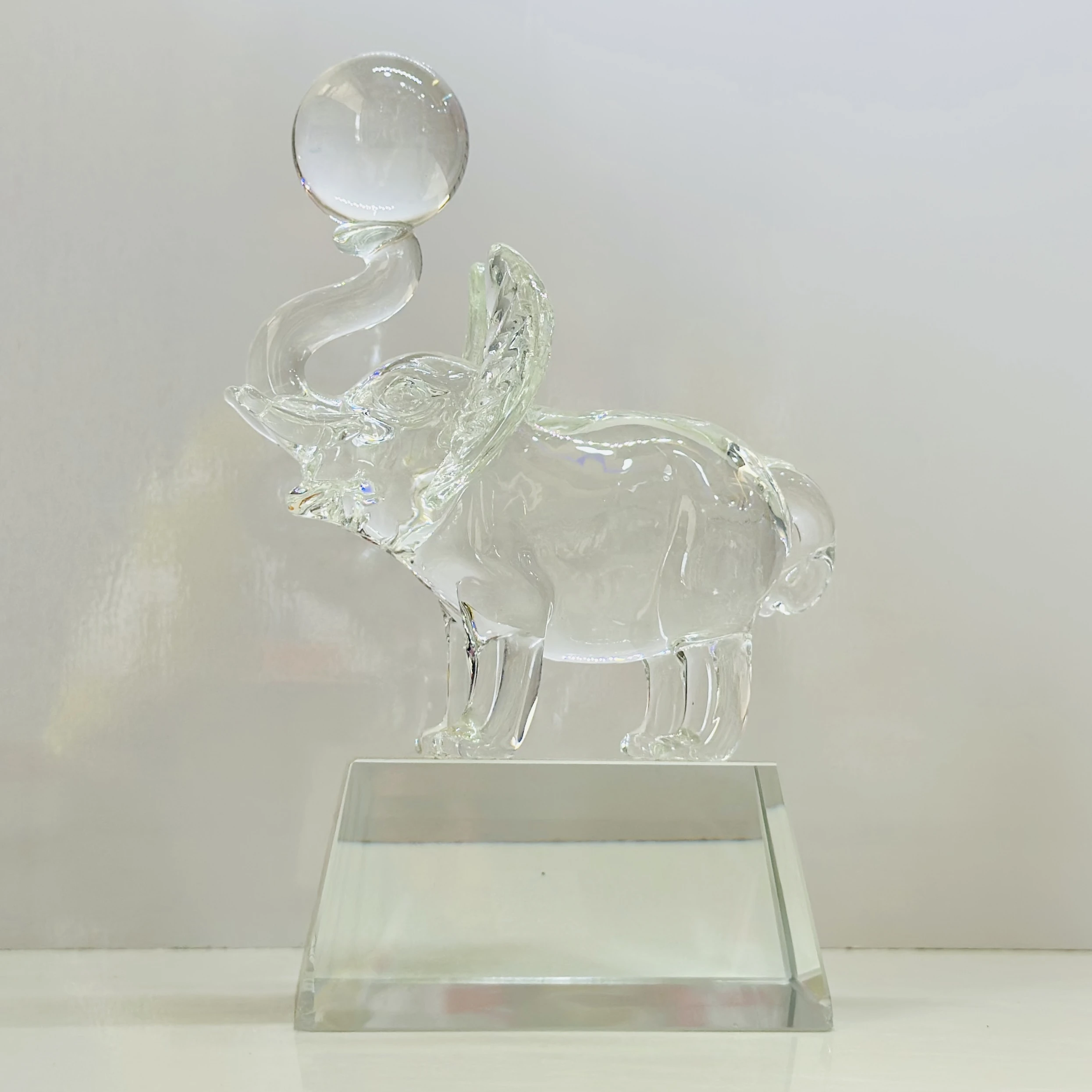 Glass Elephant Figurine Interior Crystal (SKU-SGRUG8)