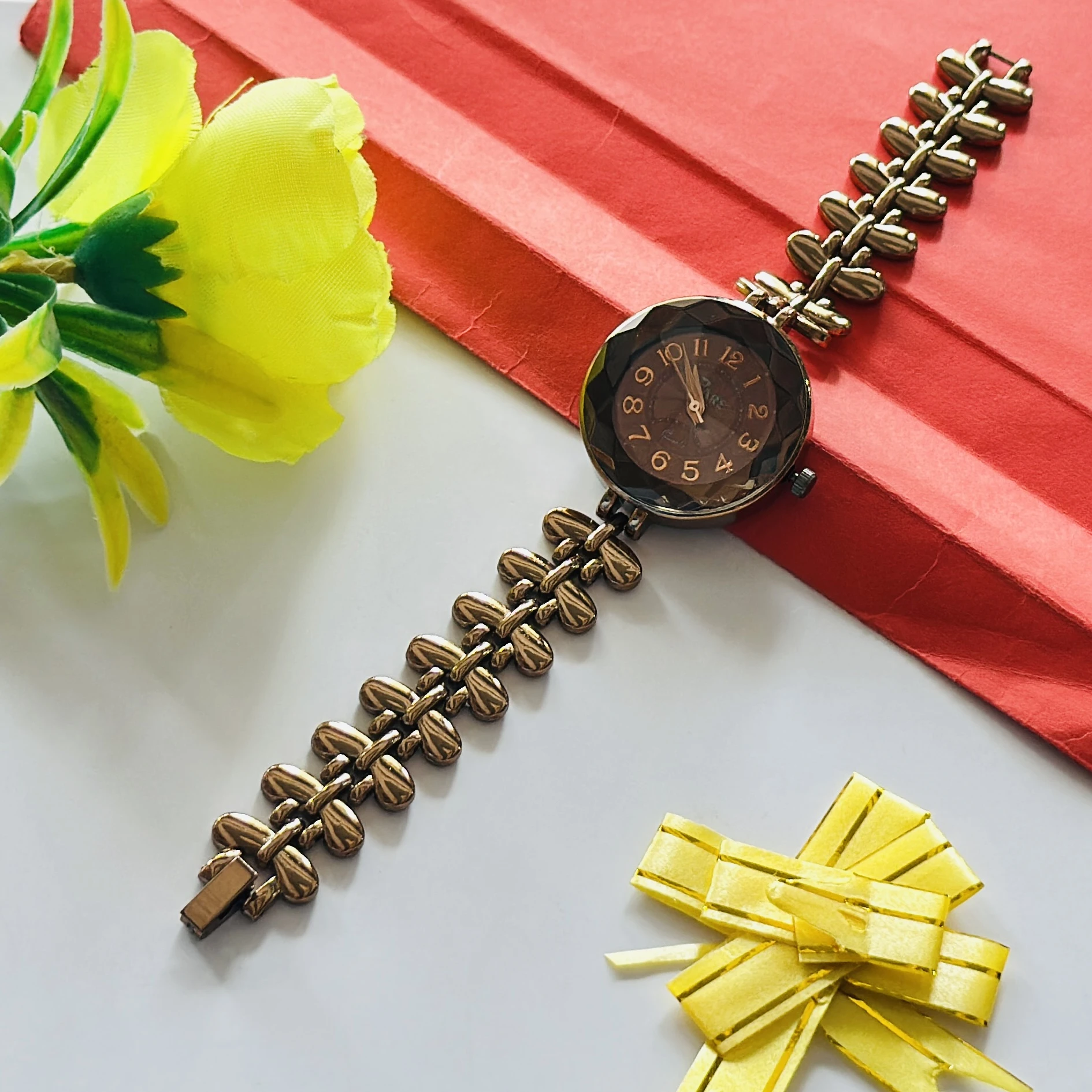 Quartz Analog Tiger Eye stone strap watch for women.