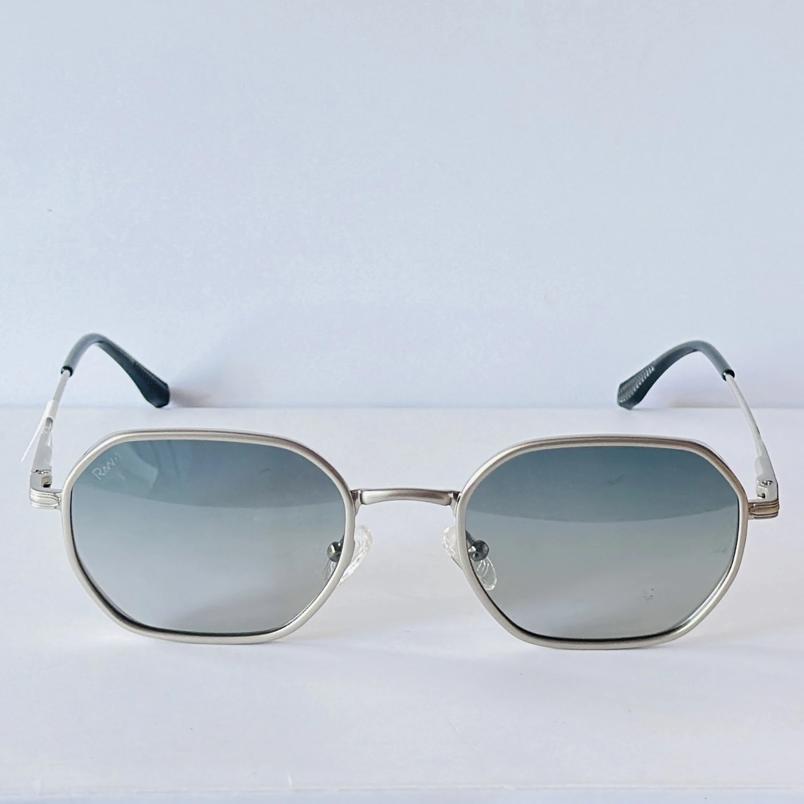 unisex sunglasses appear