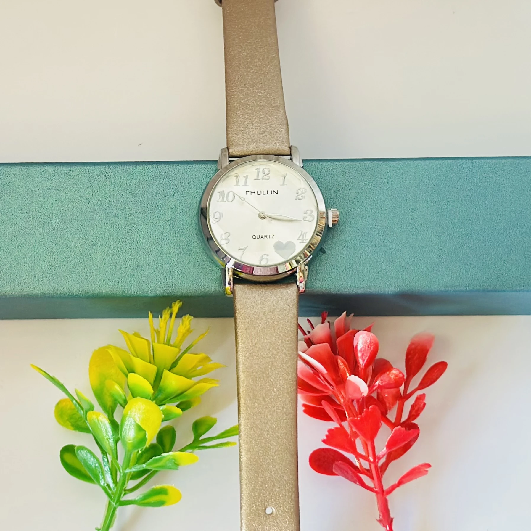FHULUN women's analog quartz watch