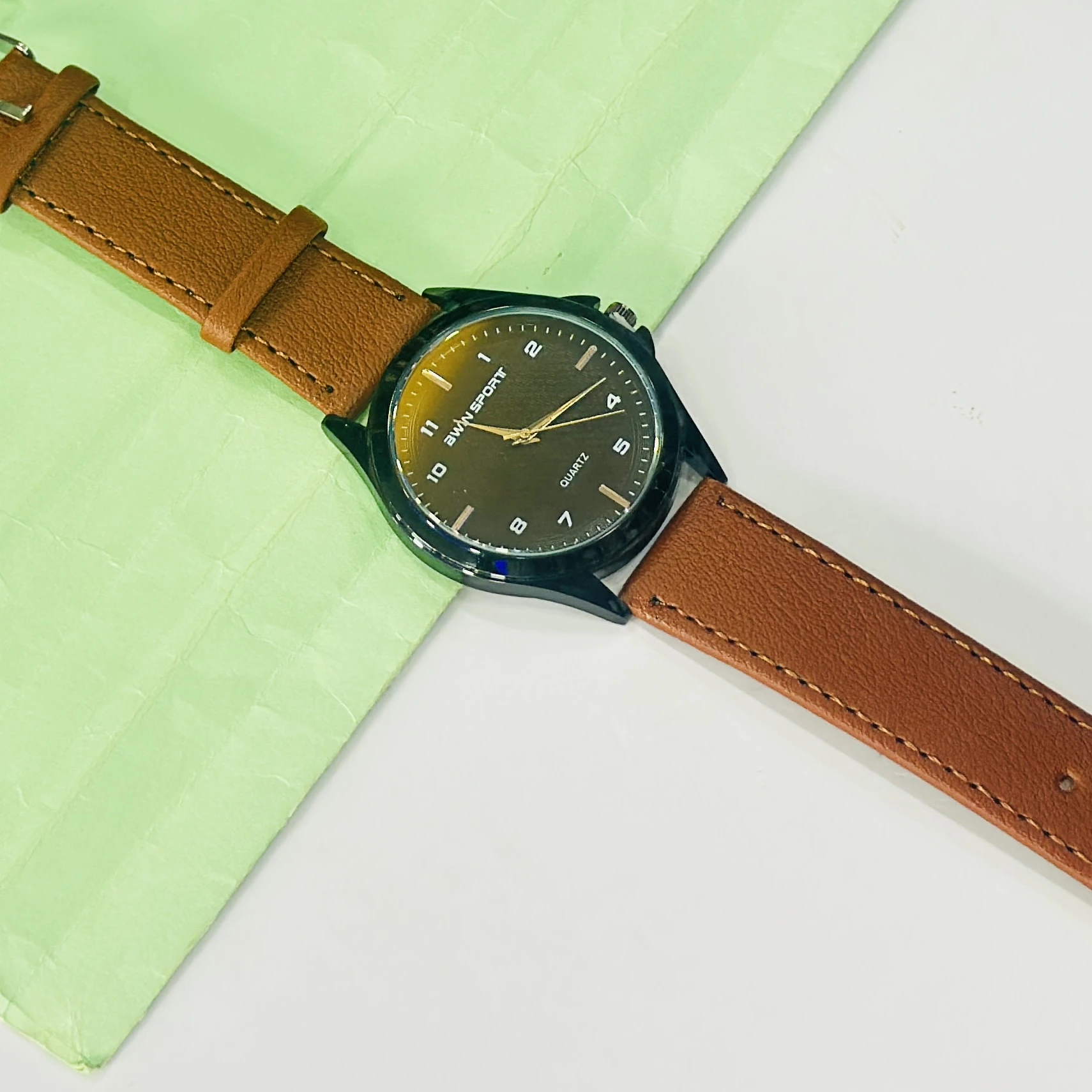 appears to be a generic or brand-specific quartz analog watch.