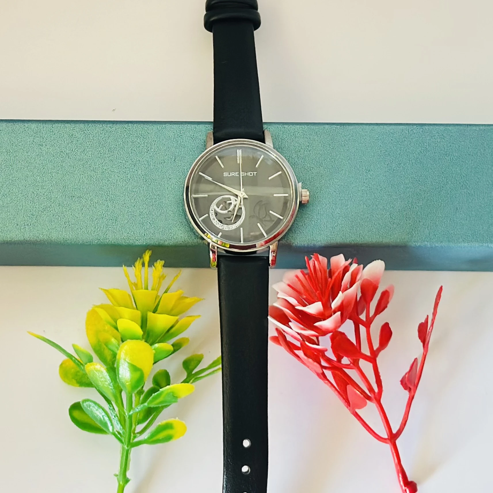 U&I analog watch for women