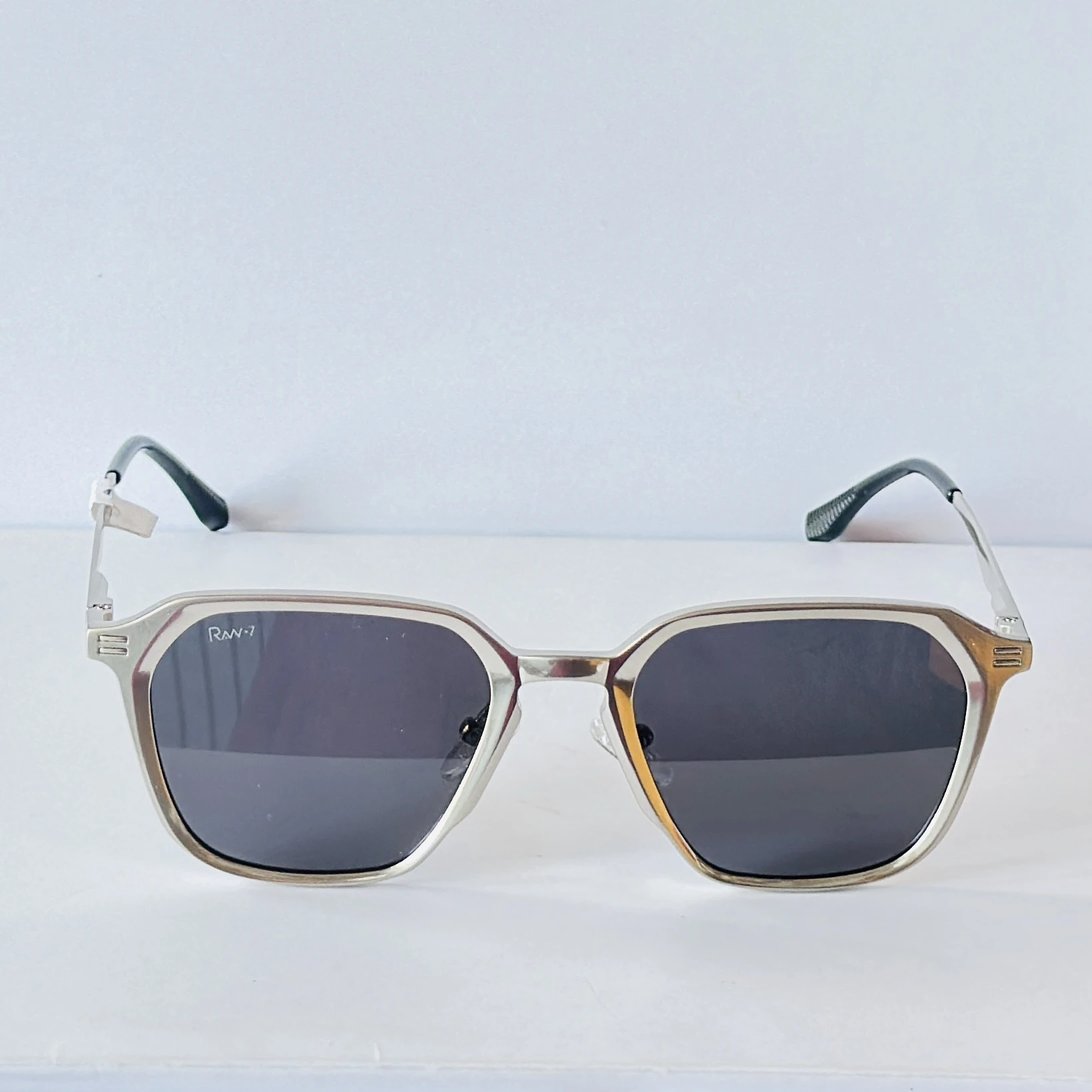 IRUS Men UV Protected Square Sunglasses