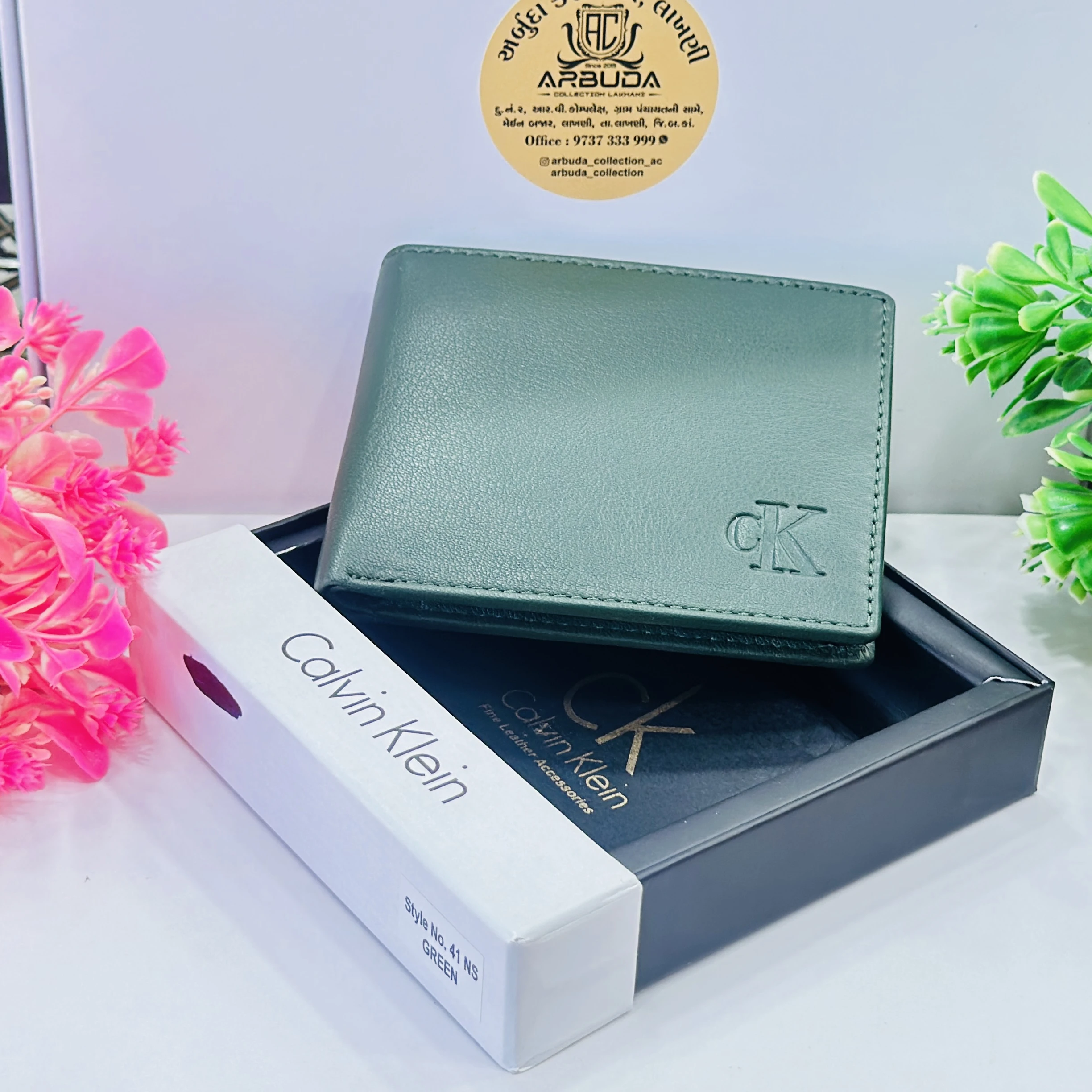 Calvin Klein green bifold leather wallet