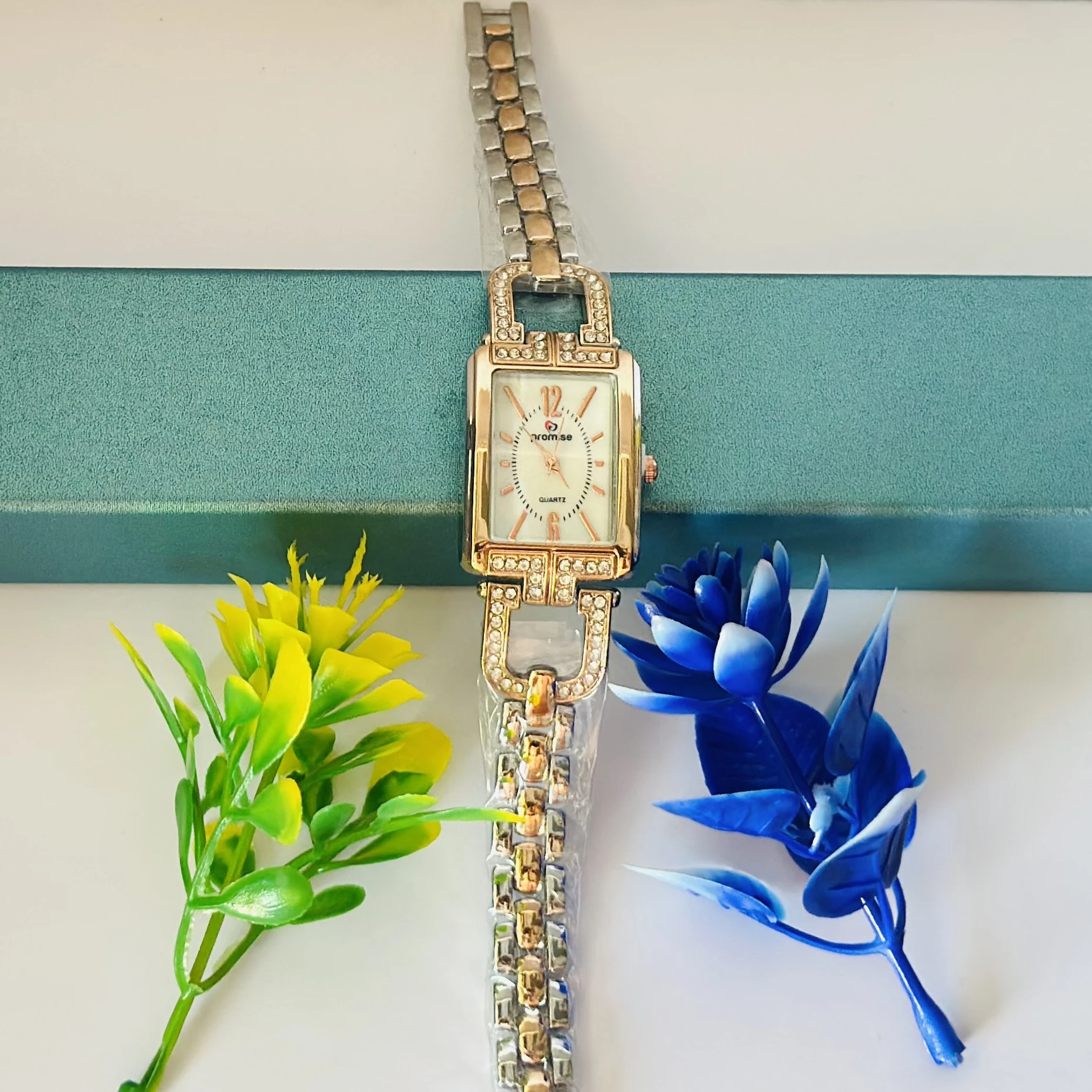 Quartz women's watch