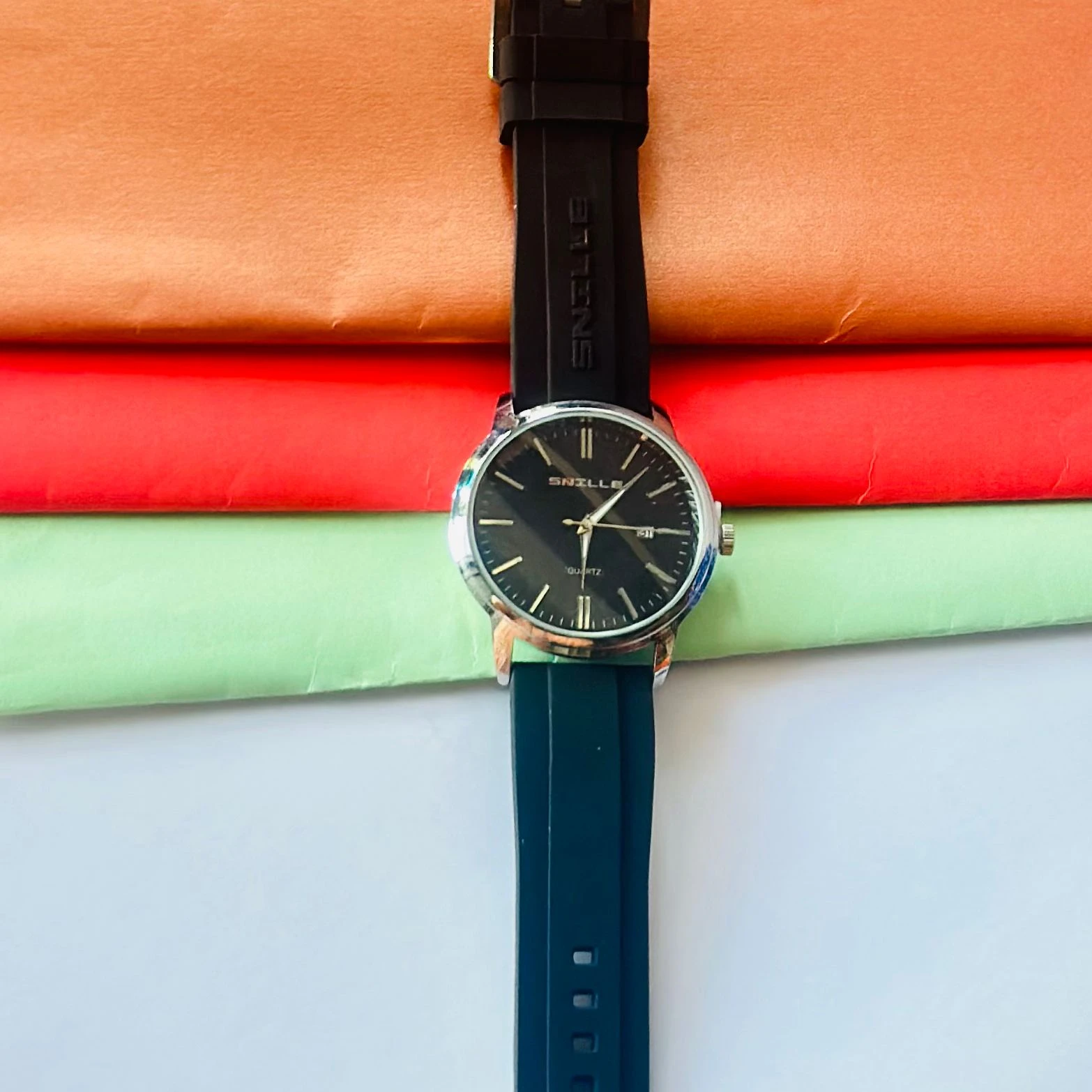 SNILLE Premium Quartz analog watch