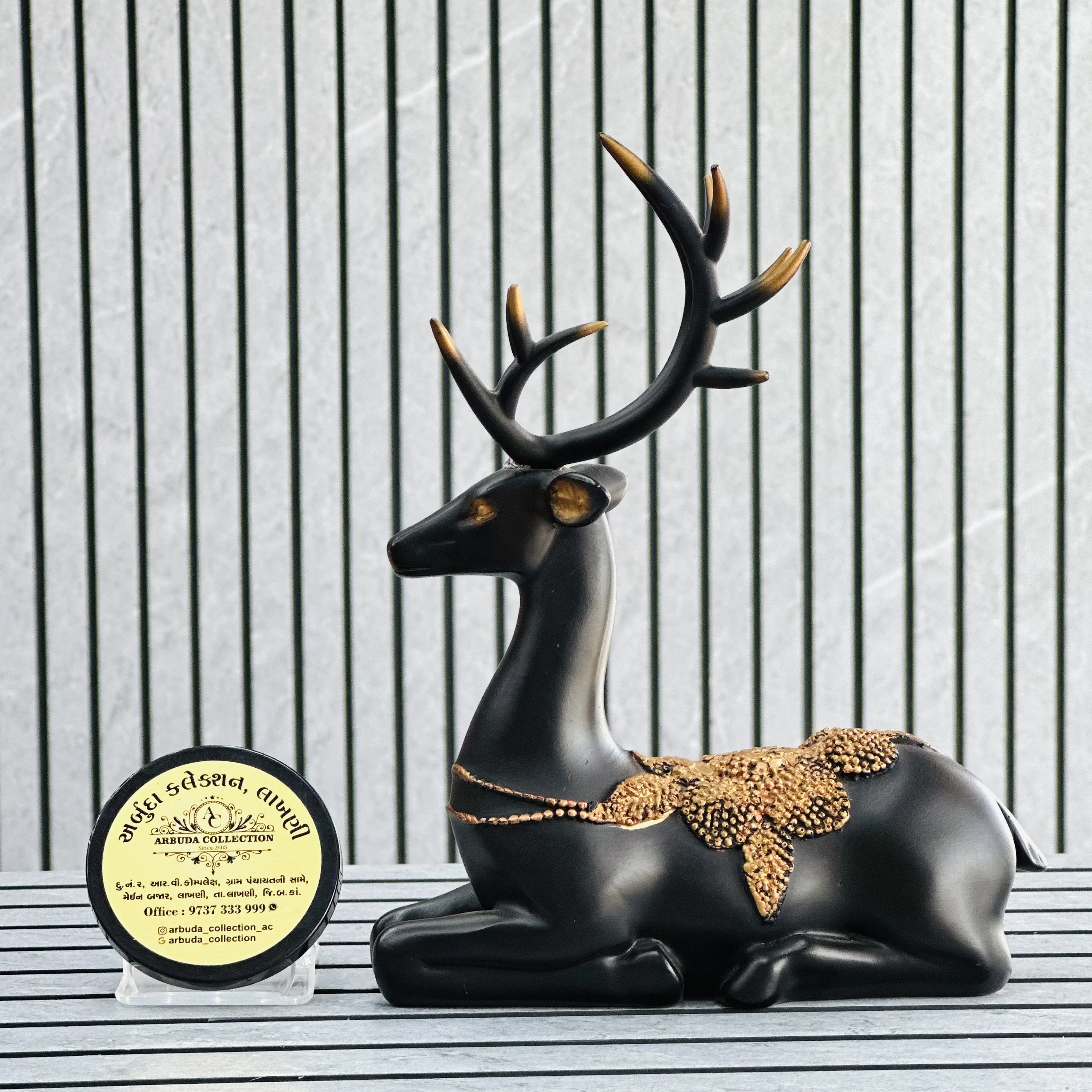 Deer figurine/ Showpiece