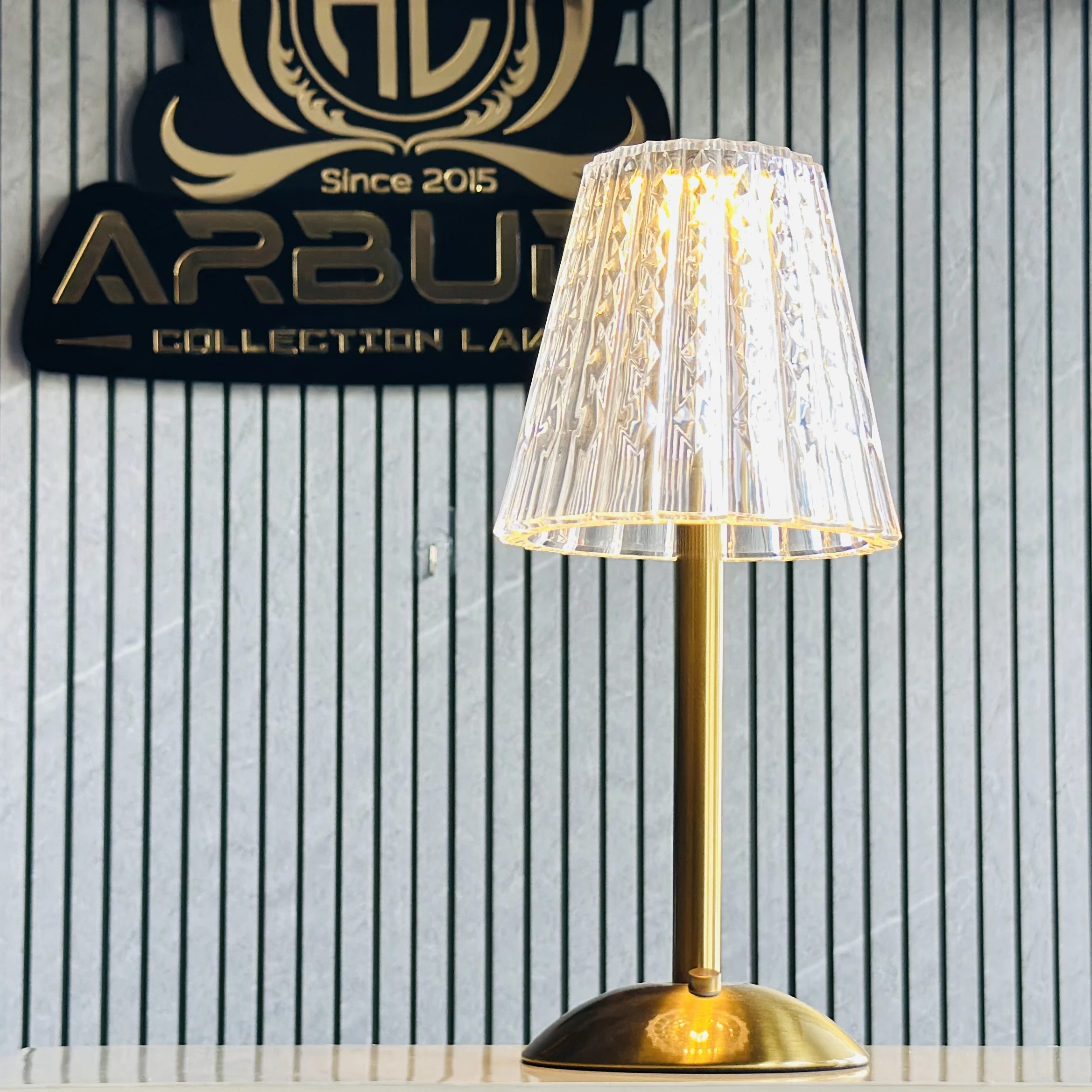 Modern table lamp (SKU-TG5A3L)