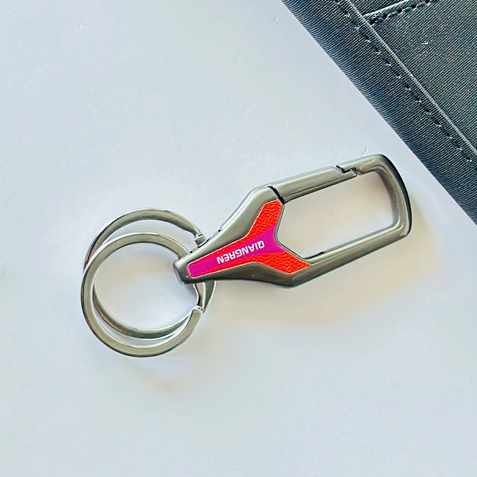 Omuda brand valet keychain