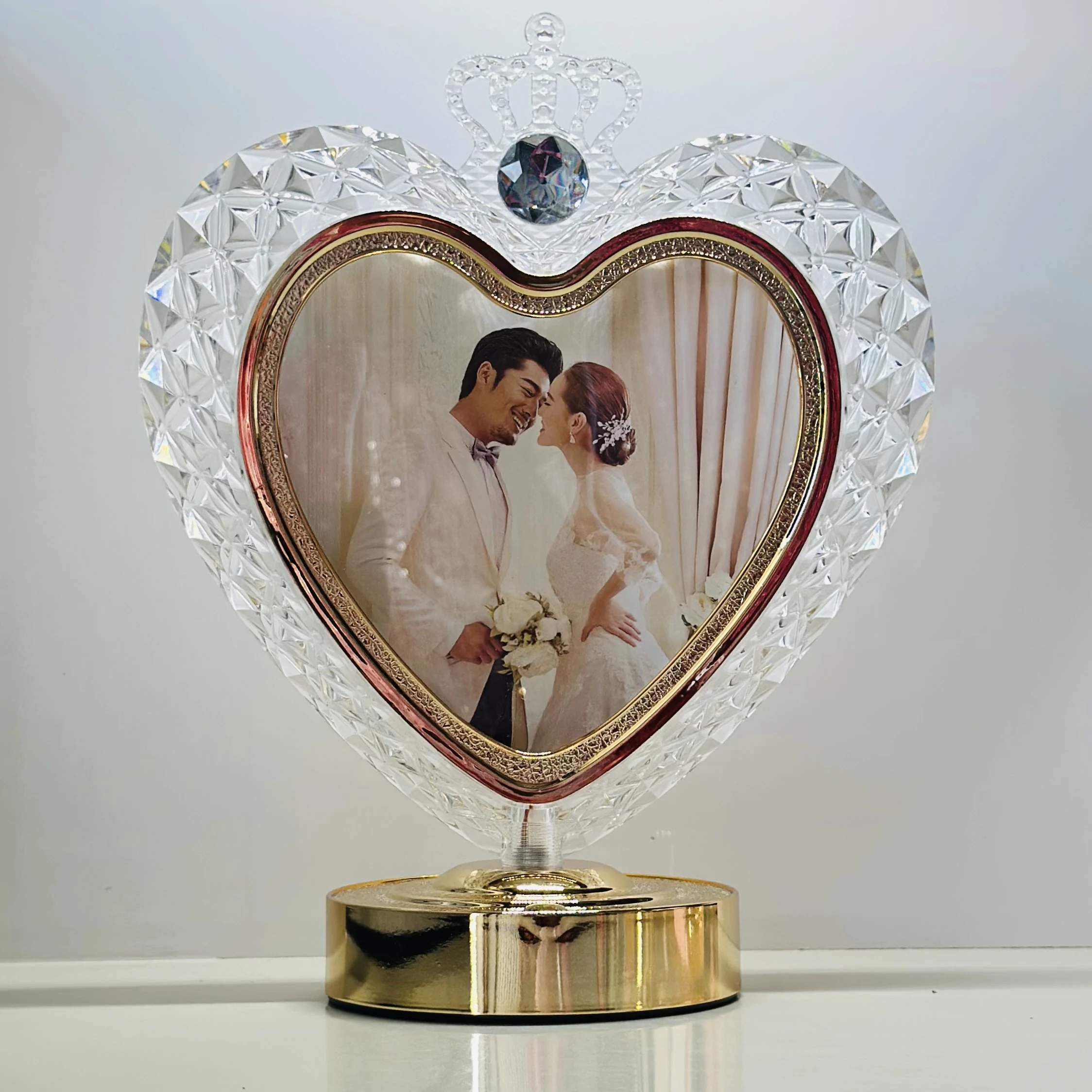 Romantic LED Dome Lamp with Kissing Couple
