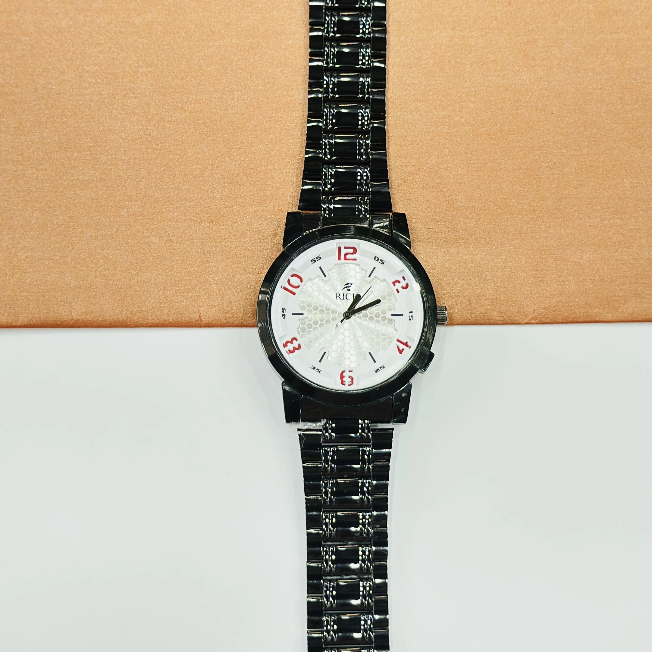Black coloured Quartz analogue watch