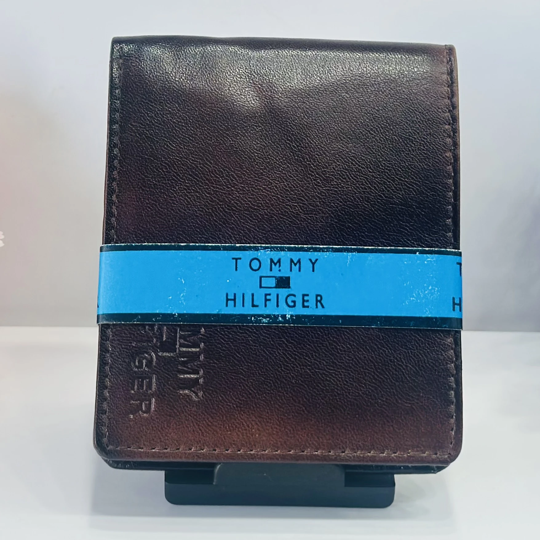 Tommy Hilfiger Men's Slim Leather Bifold Wallet