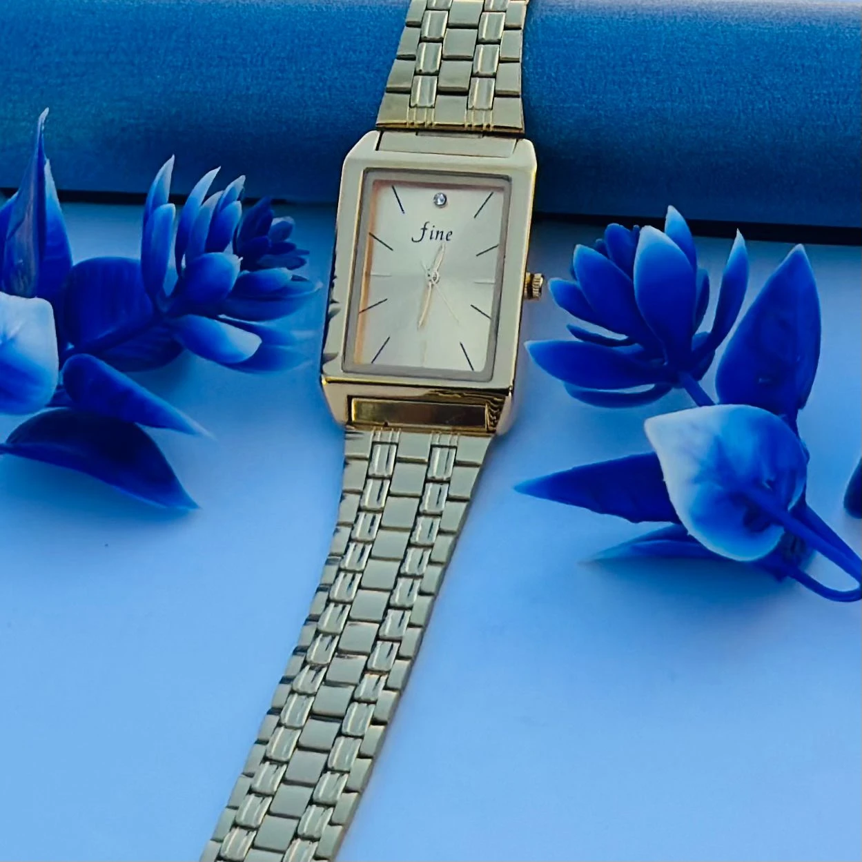 Golden Design analog watch