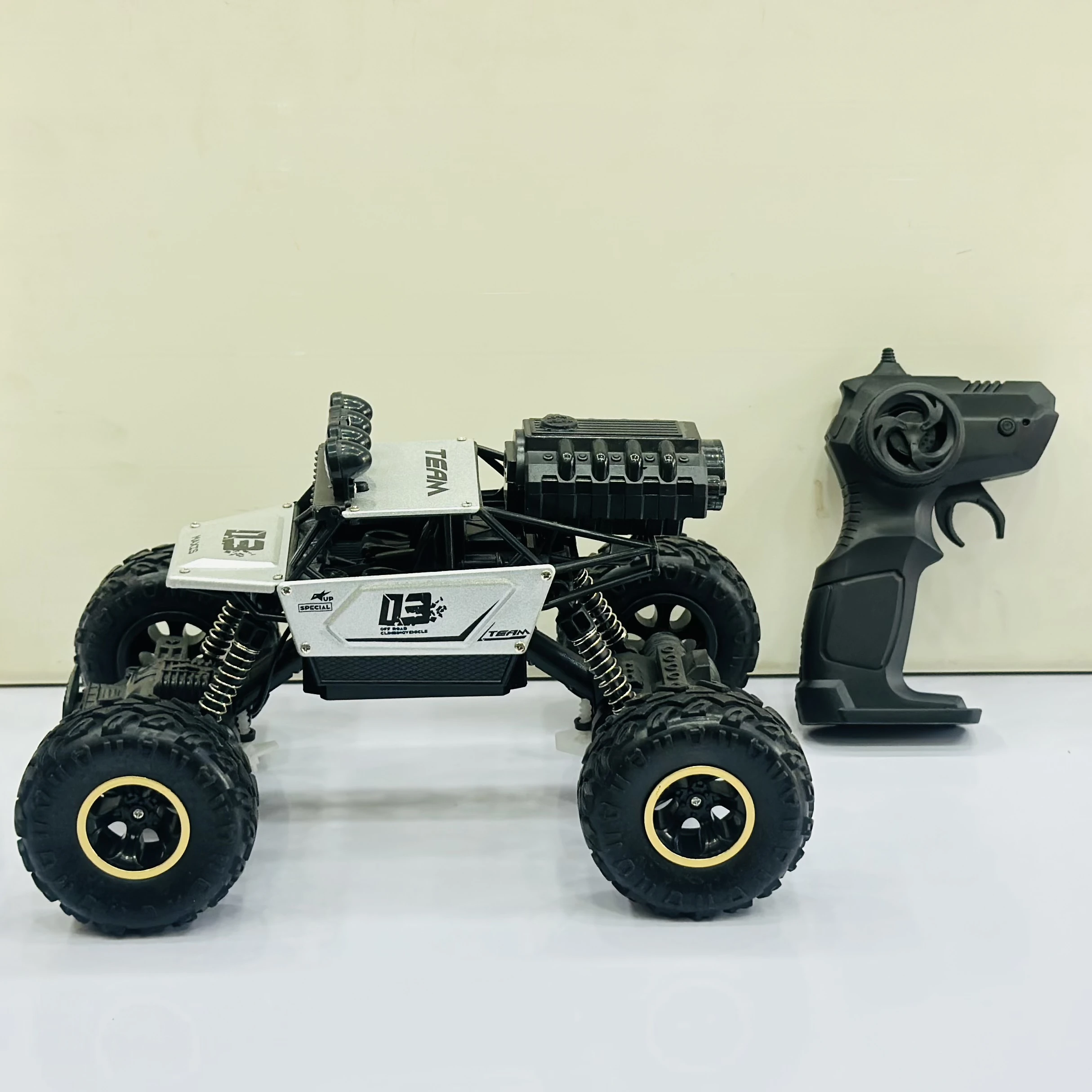 Toybei Rock Crawler Alloy Material 1:16 Scale remote control monster truck.