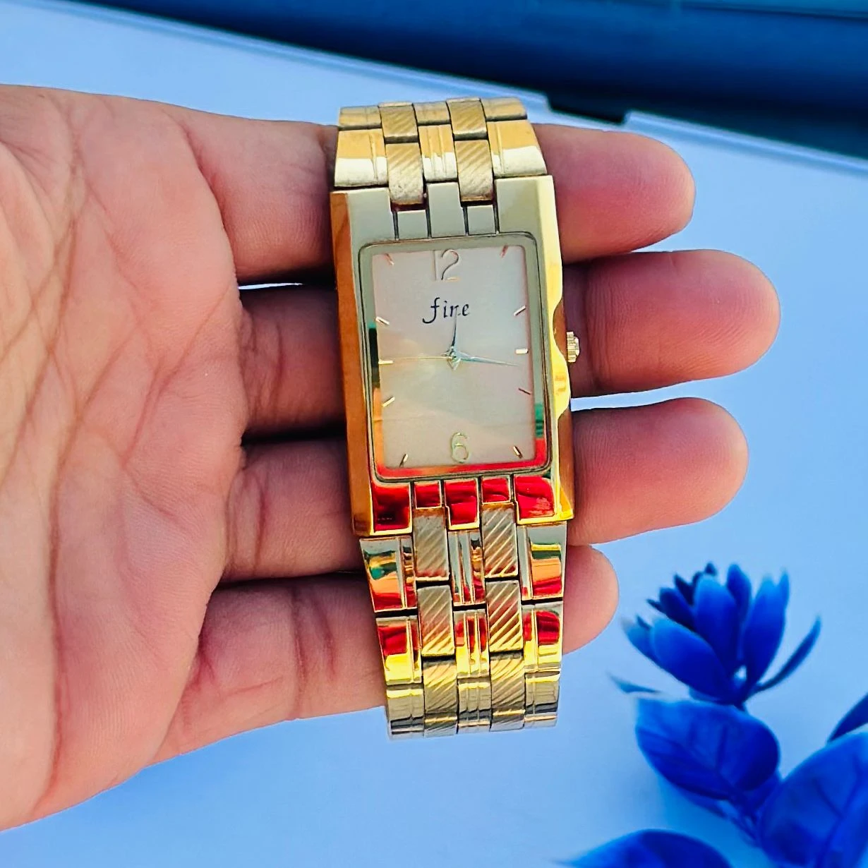 Golden Design analog watch
