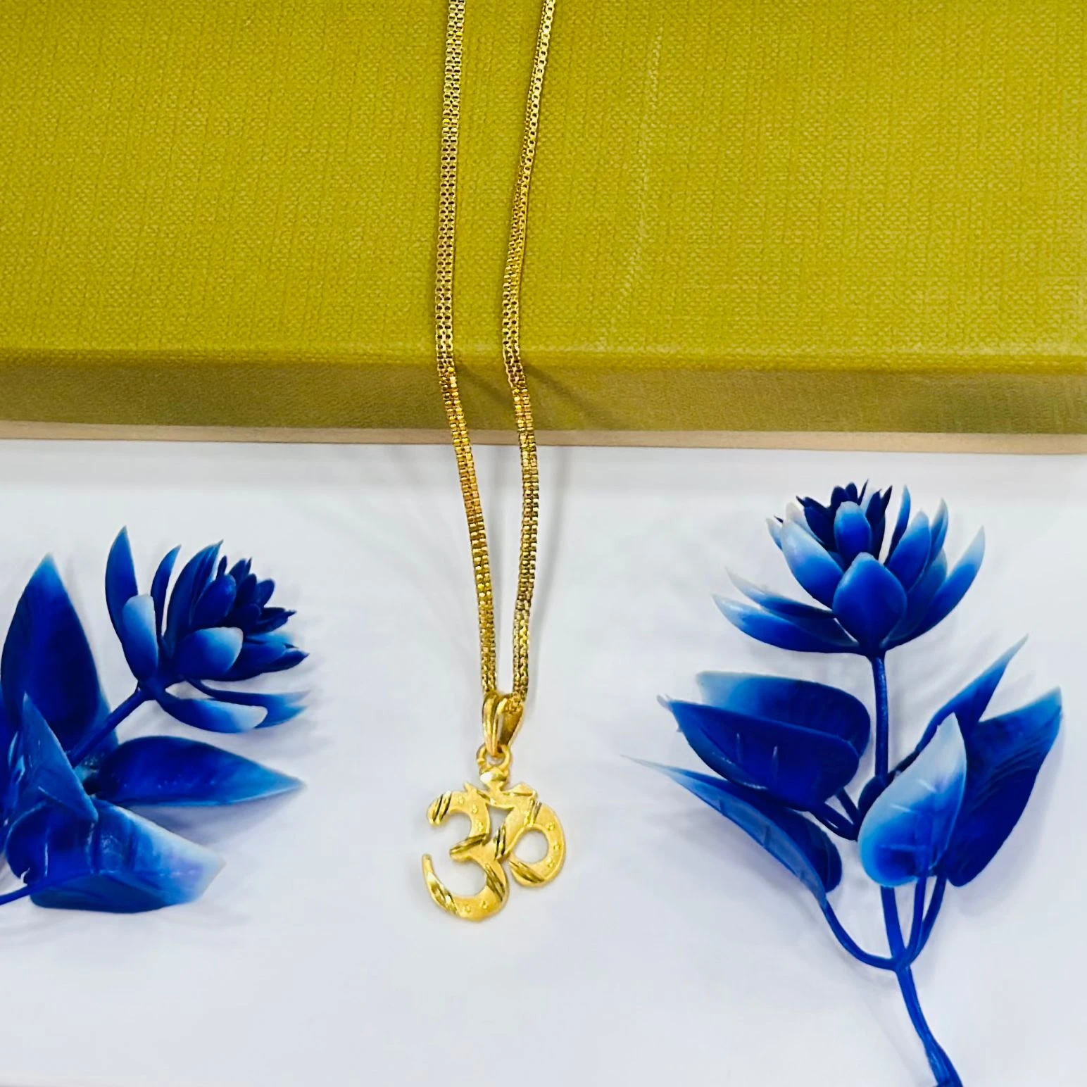 Gold plated chain and pendant for man and woman