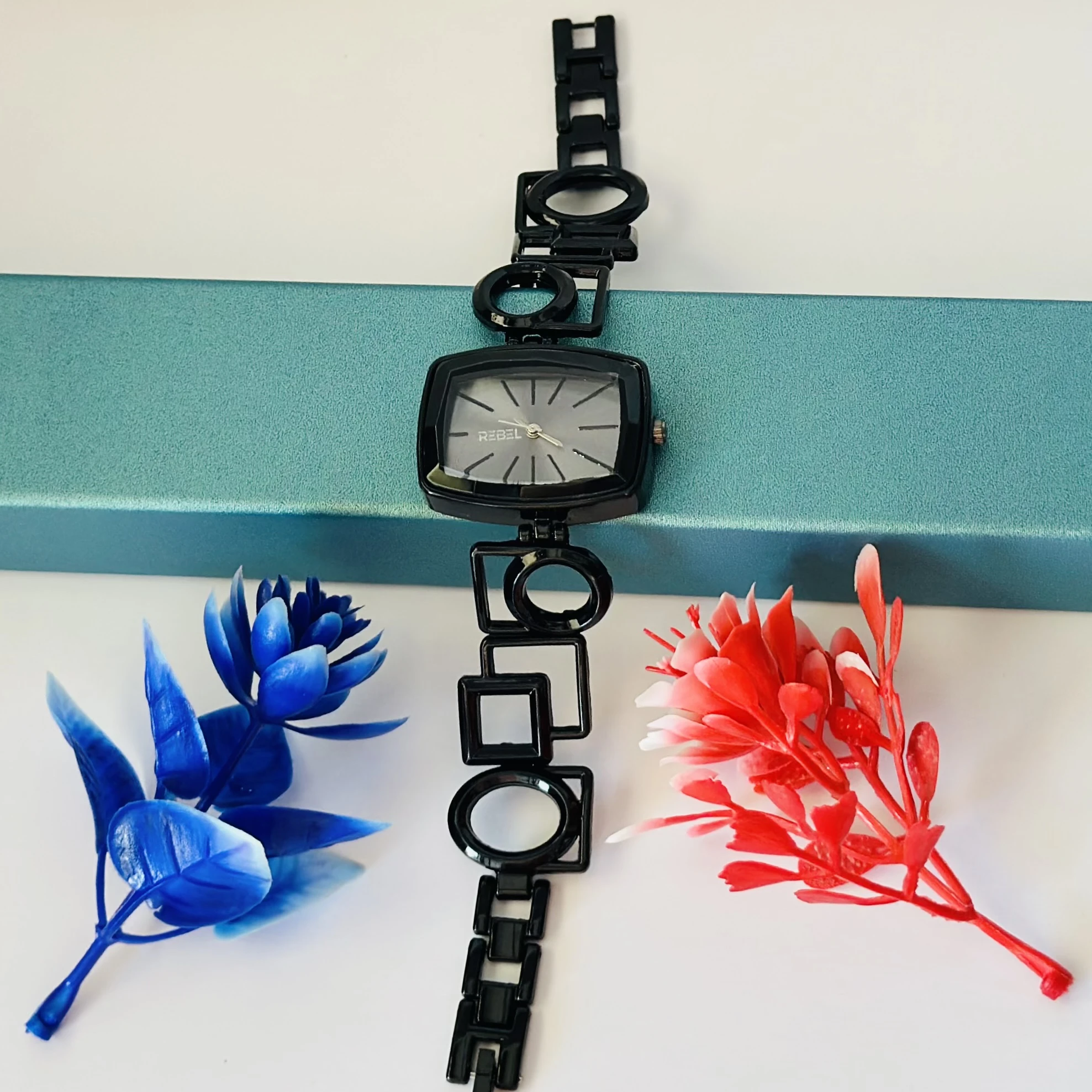 Analog watch for women and girls.