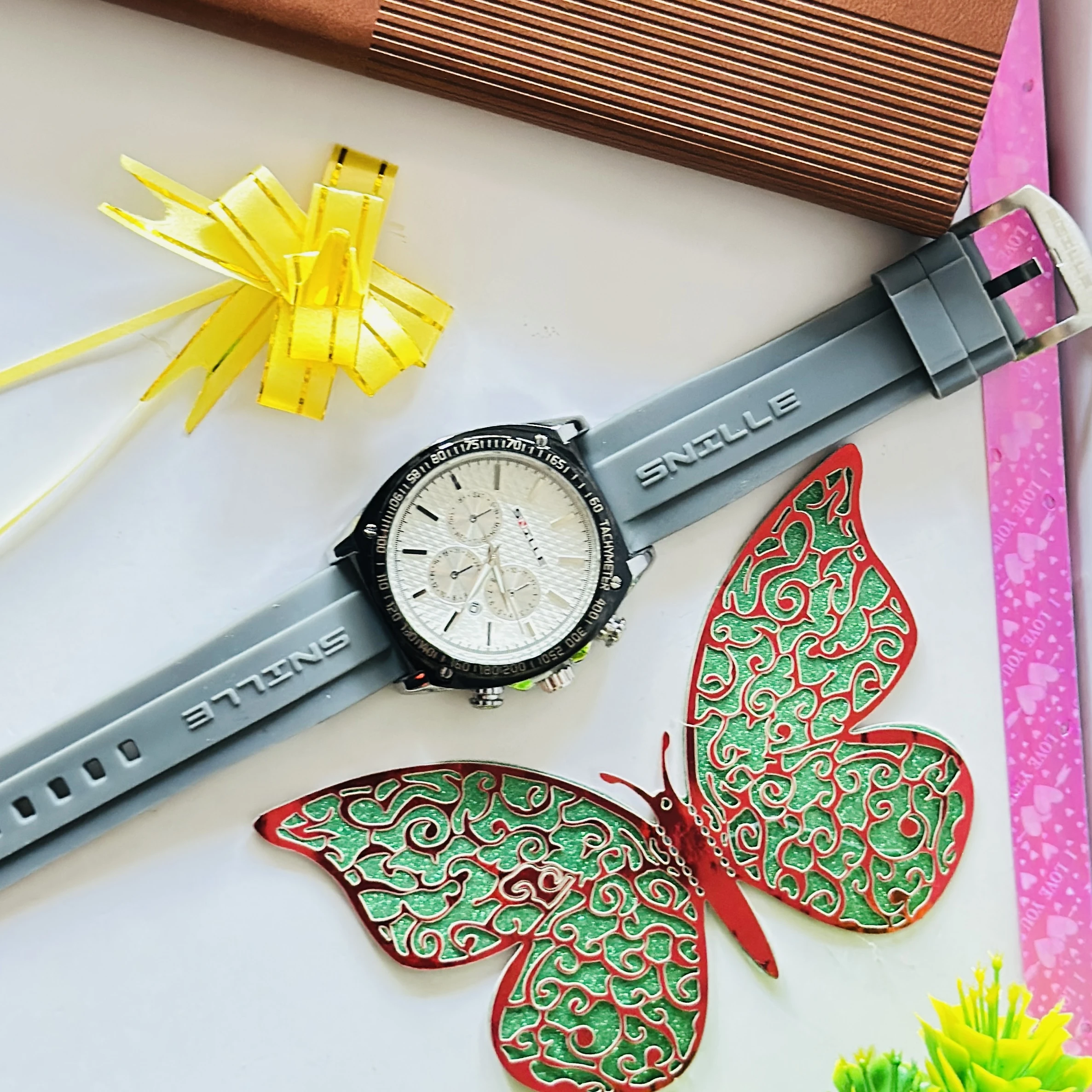 Snille brand analog wristwatch