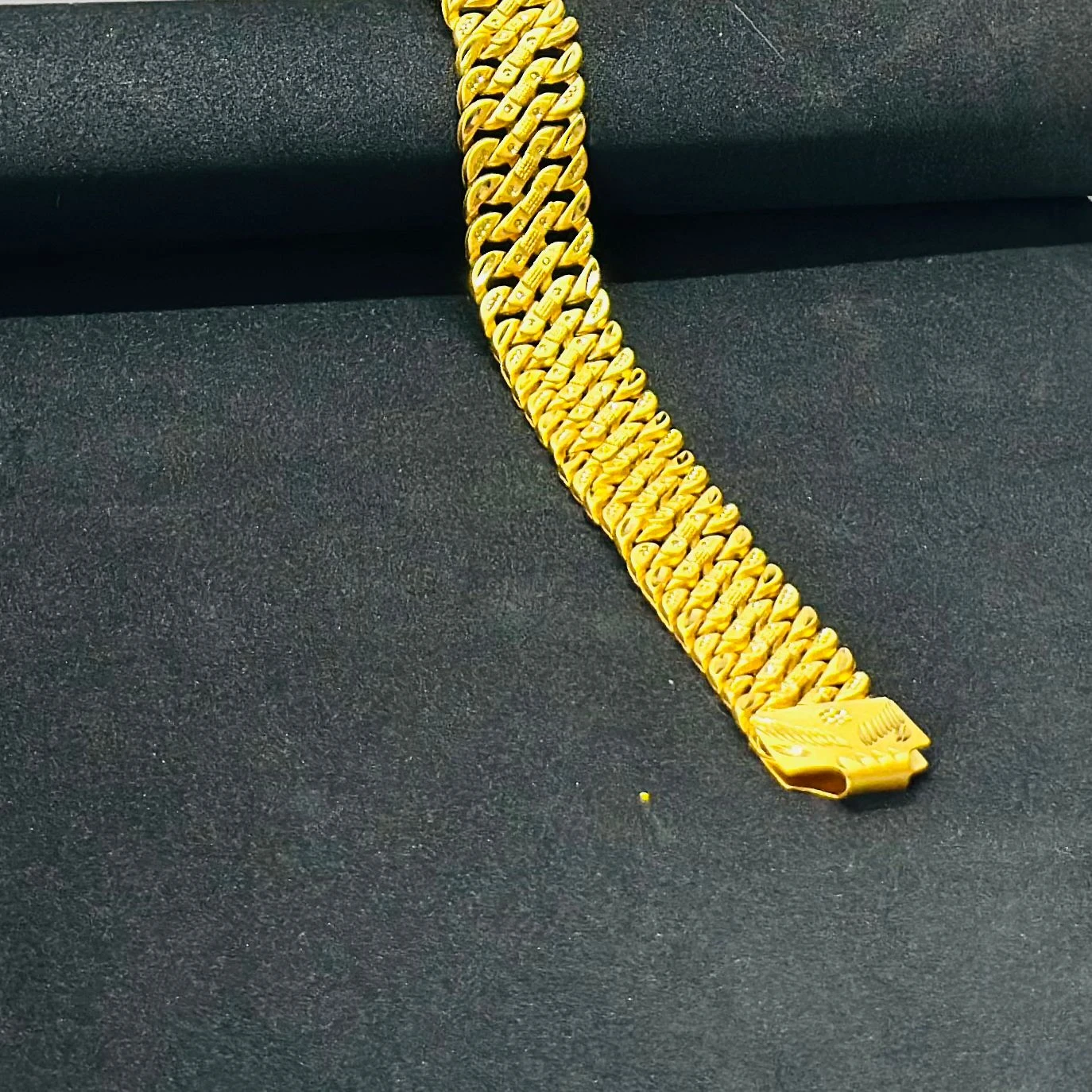 Man’s Breslet’s golden