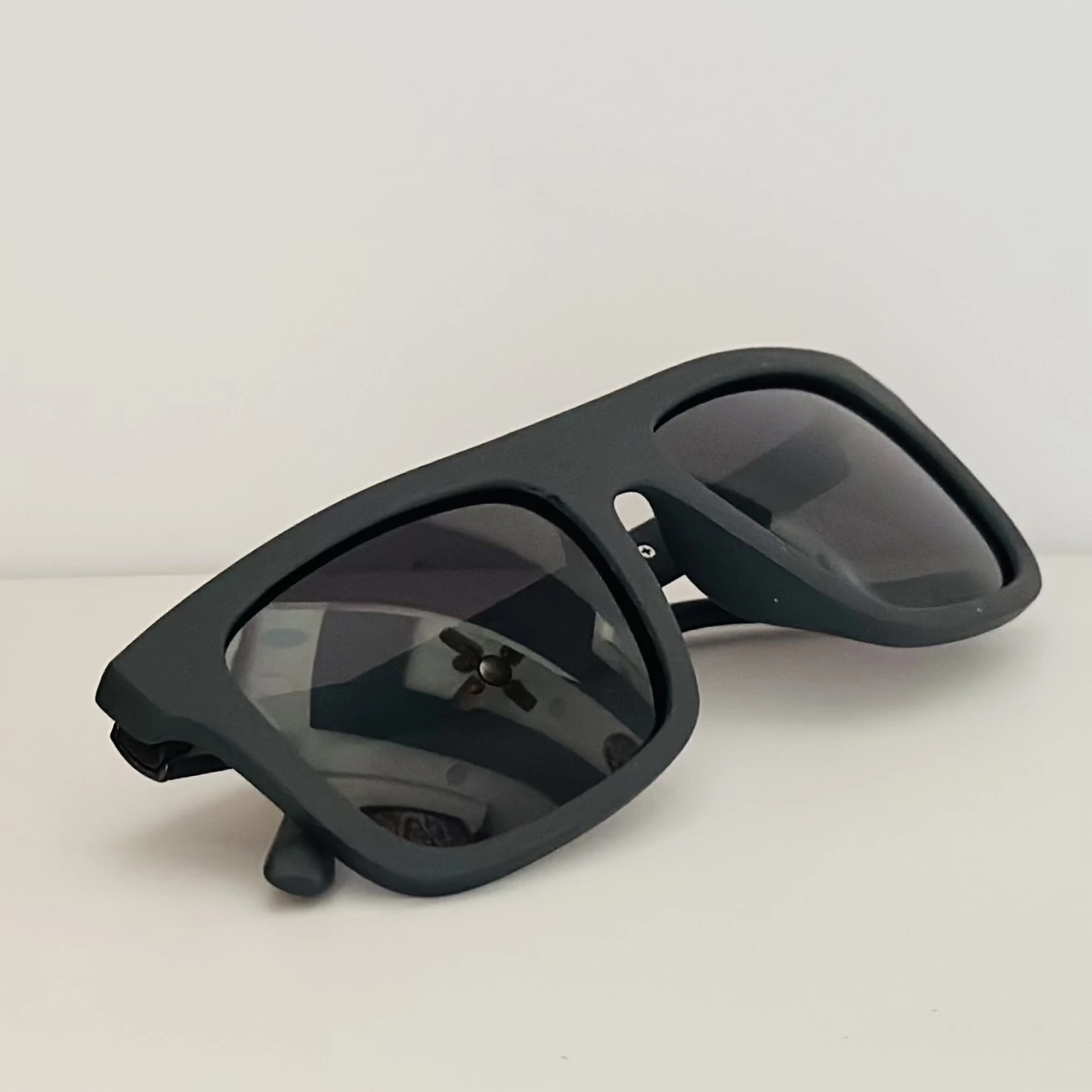Black square-frame sunglasses