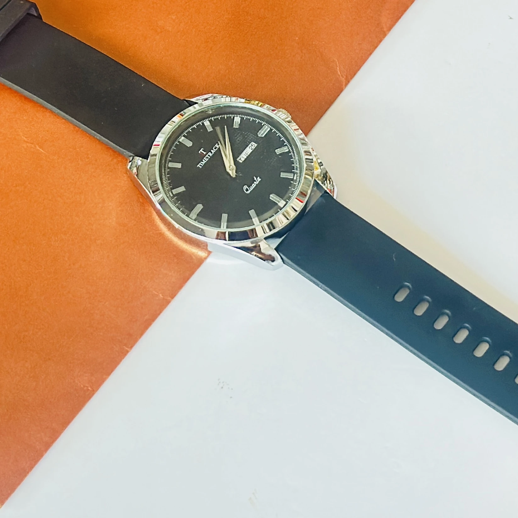 TIMETRACK quartz analog wristwatch