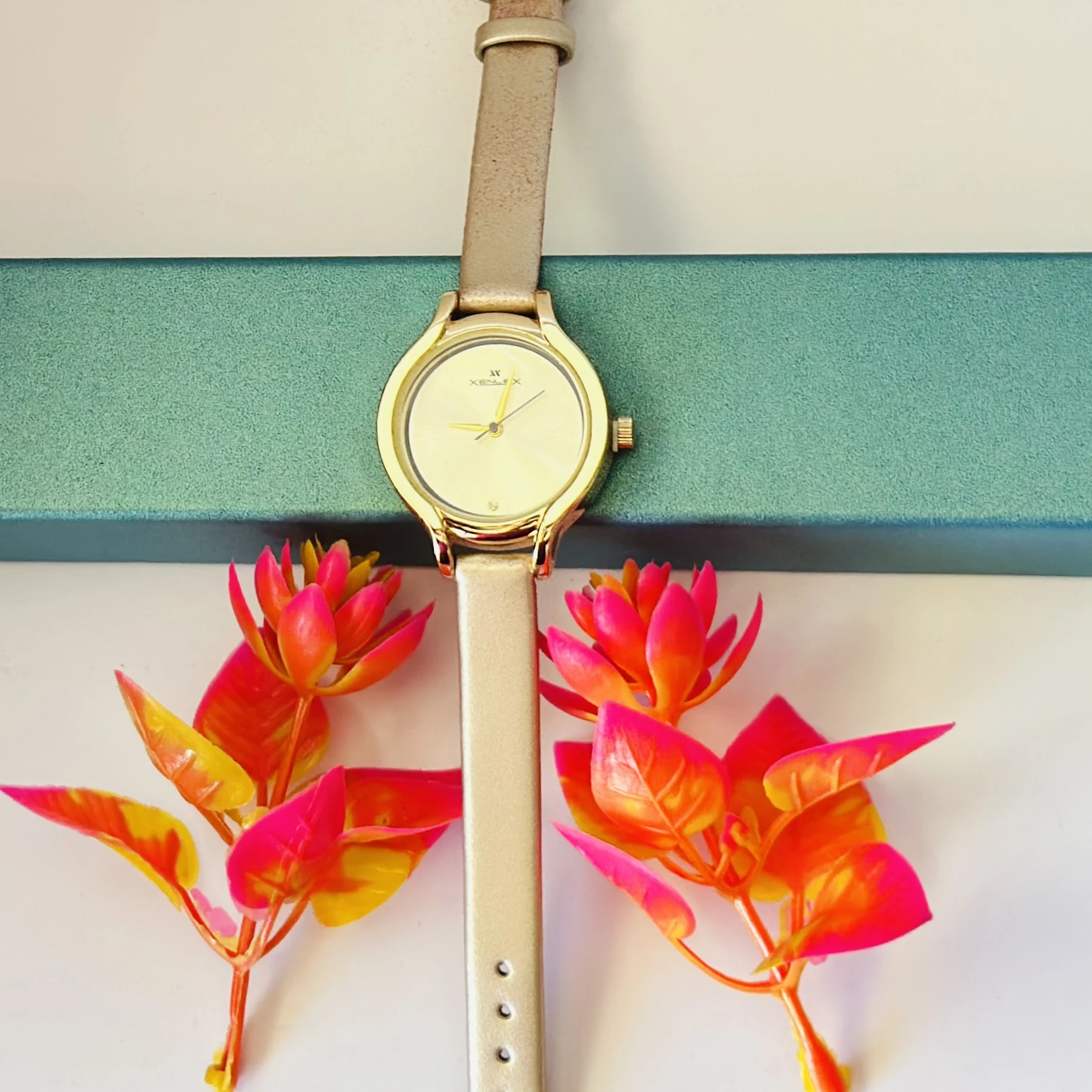 Youth analog watch for women